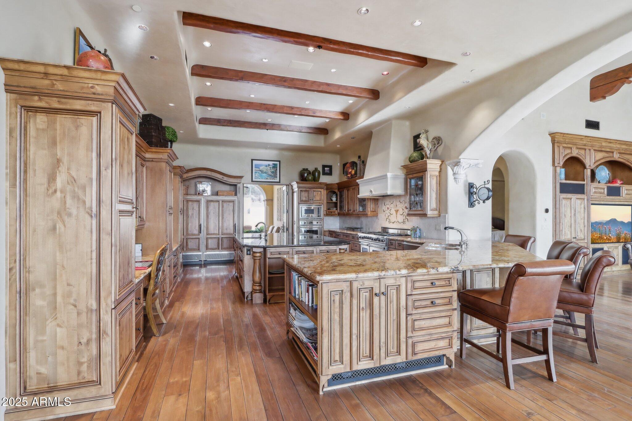 Phoenix, Arizona 85018, United States, 4 Bedrooms Bedrooms, ,6 BathroomsBathrooms,Residential,Active,201325