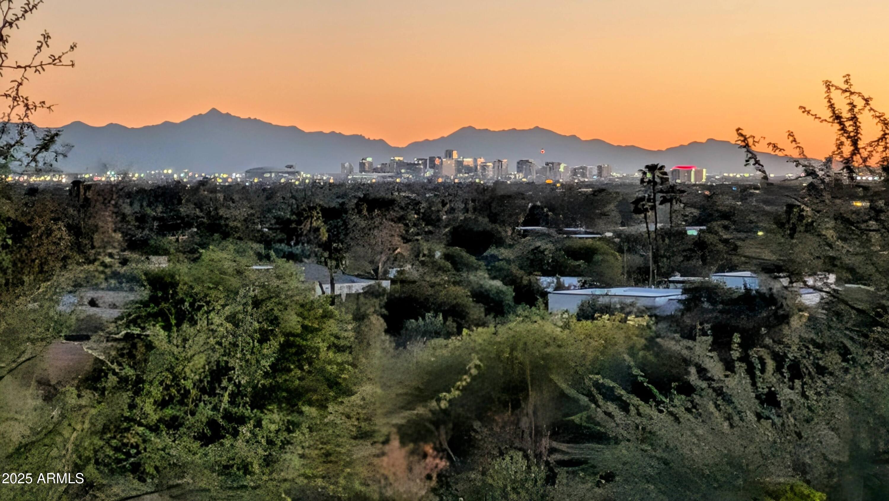 Phoenix, Arizona 85018, United States, 4 Bedrooms Bedrooms, ,6 BathroomsBathrooms,Residential,Active,201325