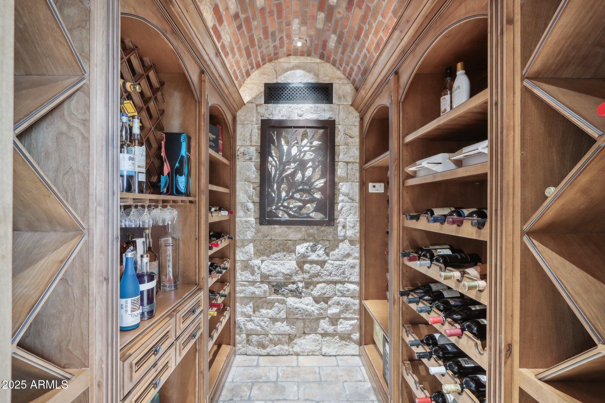 Phoenix, Arizona 85018, United States, 4 Bedrooms Bedrooms, ,6 BathroomsBathrooms,Residential,Active,201325