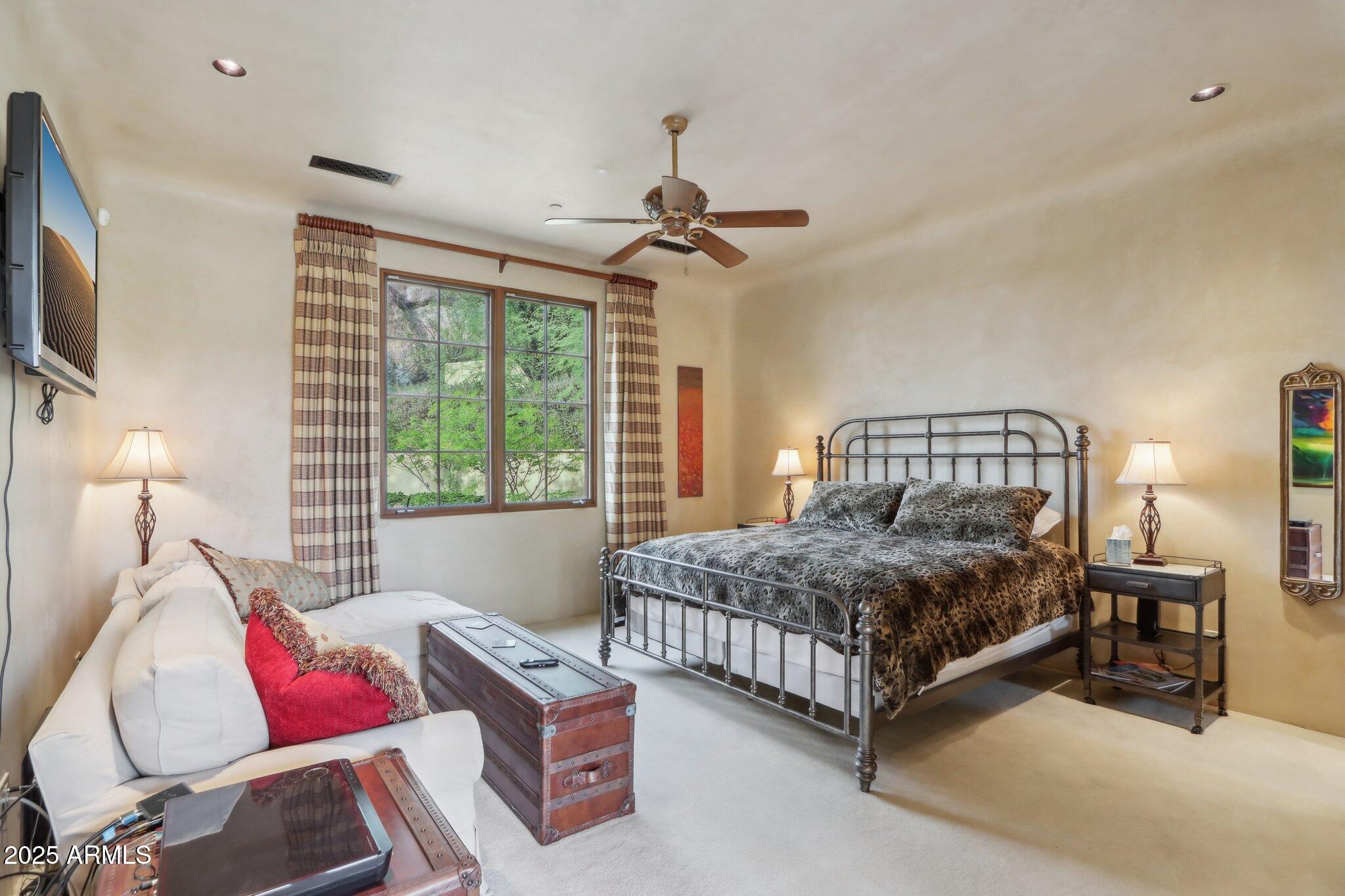 Phoenix, Arizona 85018, United States, 4 Bedrooms Bedrooms, ,6 BathroomsBathrooms,Residential,Active,201325