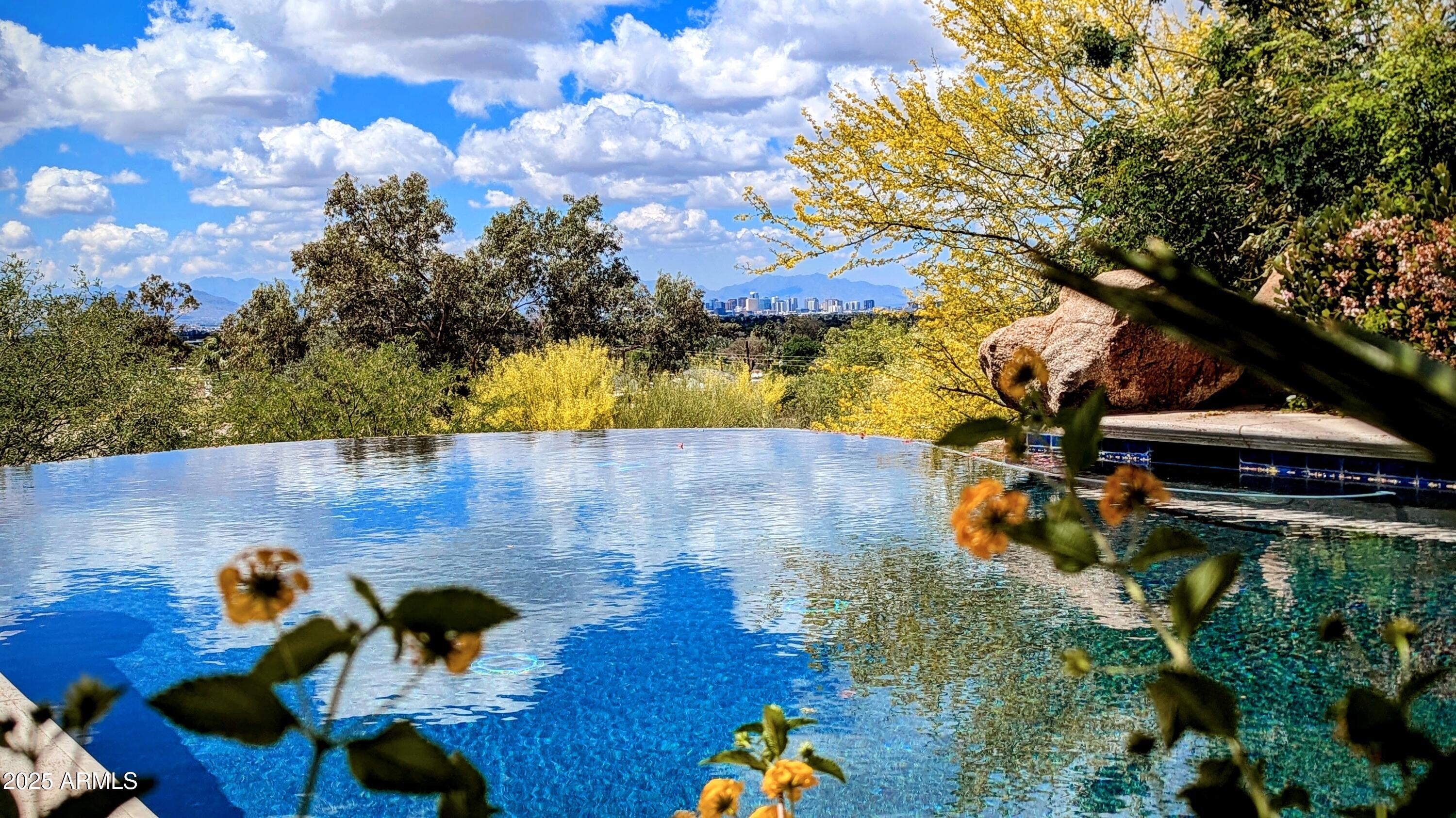 Phoenix, Arizona 85018, United States, 4 Bedrooms Bedrooms, ,6 BathroomsBathrooms,Residential,Active,201325