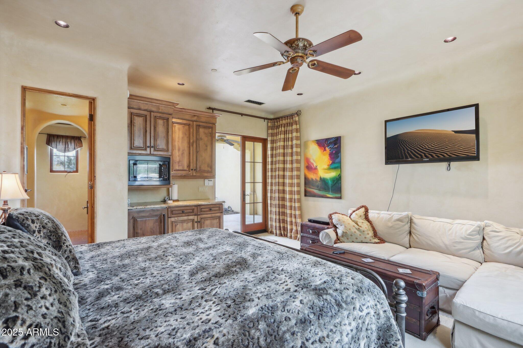 Phoenix, Arizona 85018, United States, 4 Bedrooms Bedrooms, ,6 BathroomsBathrooms,Residential,Active,201325