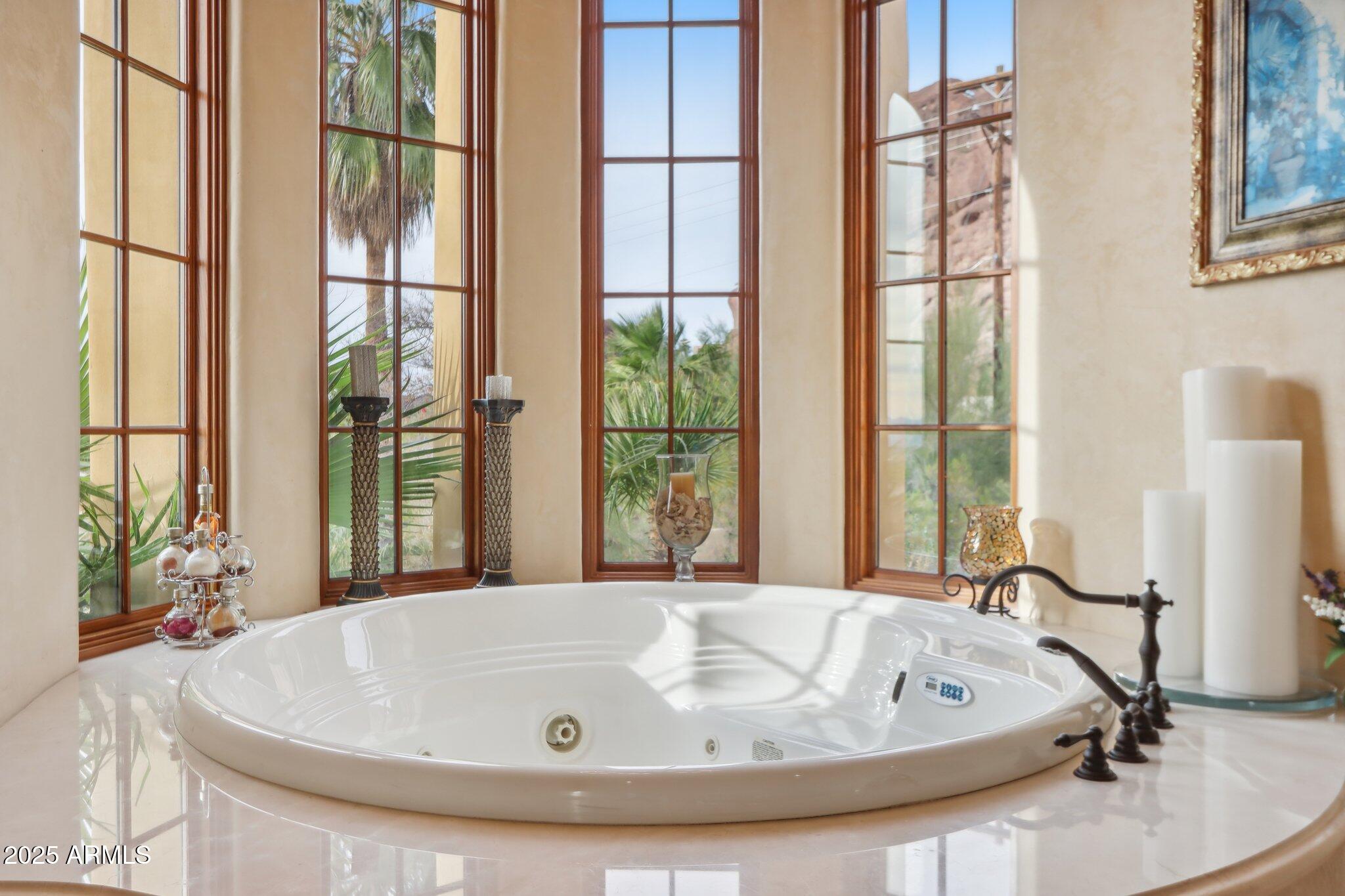 Phoenix, Arizona 85018, United States, 4 Bedrooms Bedrooms, ,6 BathroomsBathrooms,Residential,Active,201325