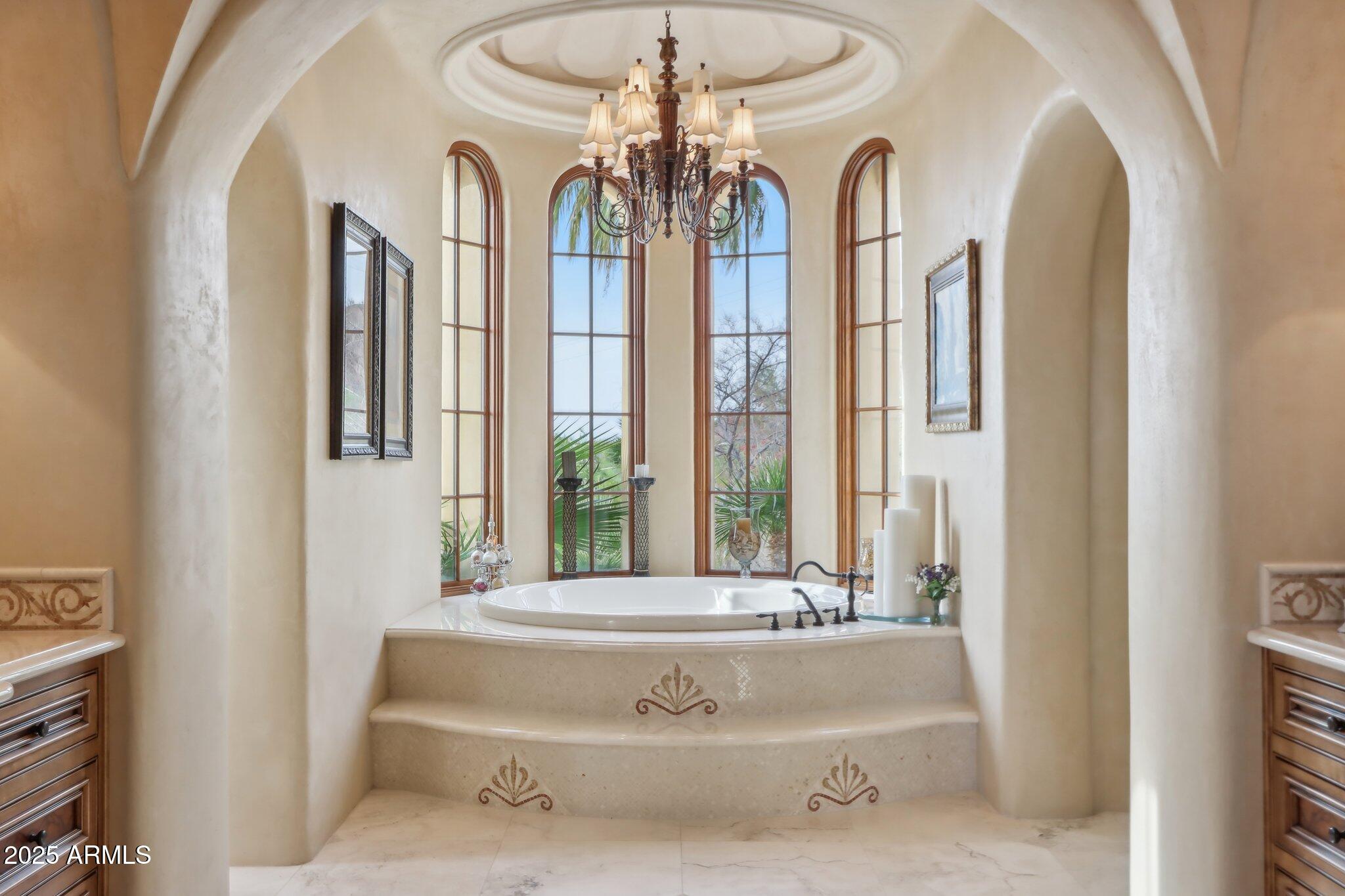 Phoenix, Arizona 85018, United States, 4 Bedrooms Bedrooms, ,6 BathroomsBathrooms,Residential,Active,201325