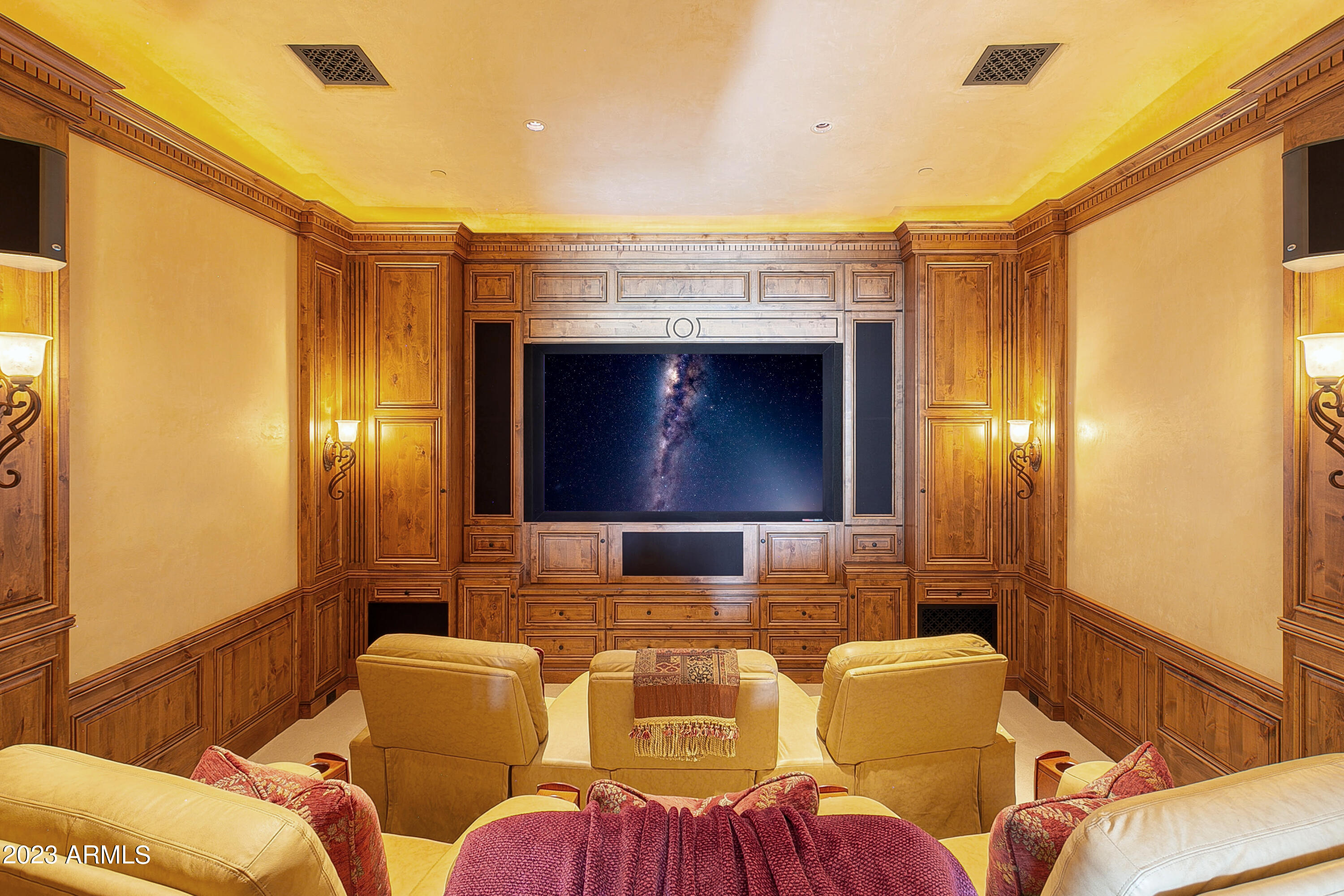 Phoenix, Arizona 85018, United States, 4 Bedrooms Bedrooms, ,6 BathroomsBathrooms,Residential,Active,201325