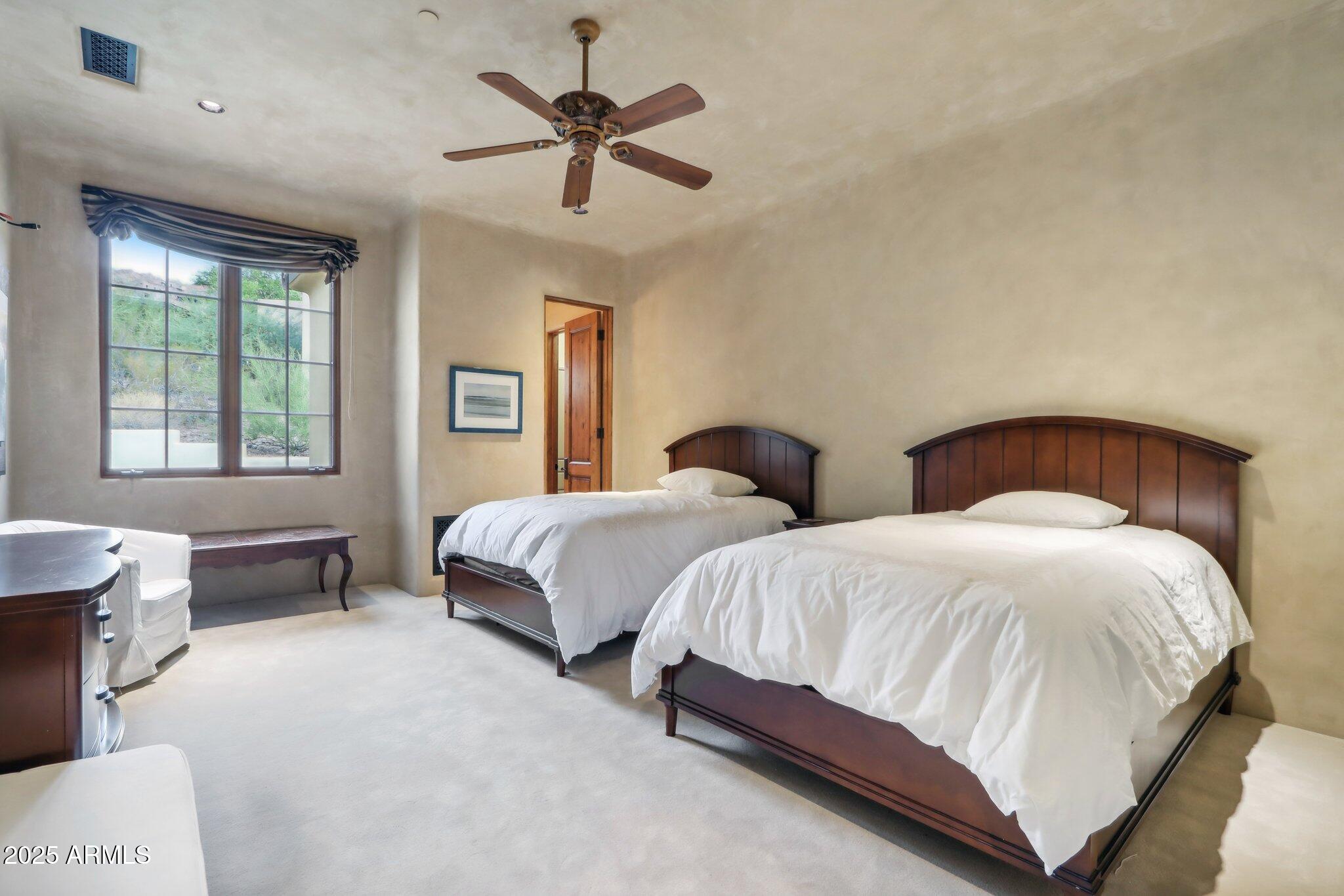 Phoenix, Arizona 85018, United States, 4 Bedrooms Bedrooms, ,6 BathroomsBathrooms,Residential,Active,201325