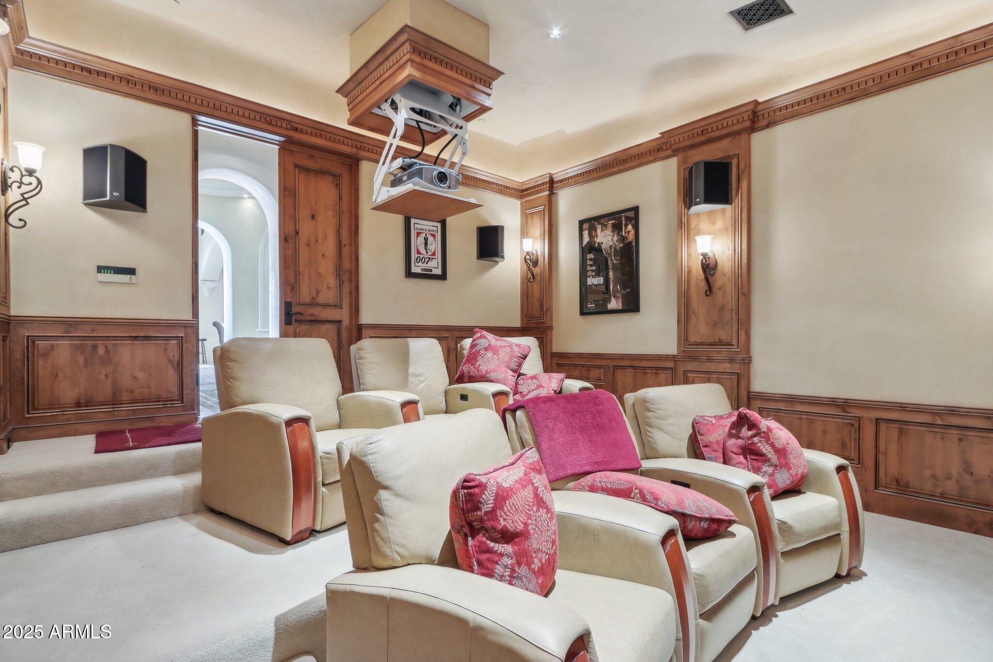 Phoenix, Arizona 85018, United States, 4 Bedrooms Bedrooms, ,6 BathroomsBathrooms,Residential,Active,201325