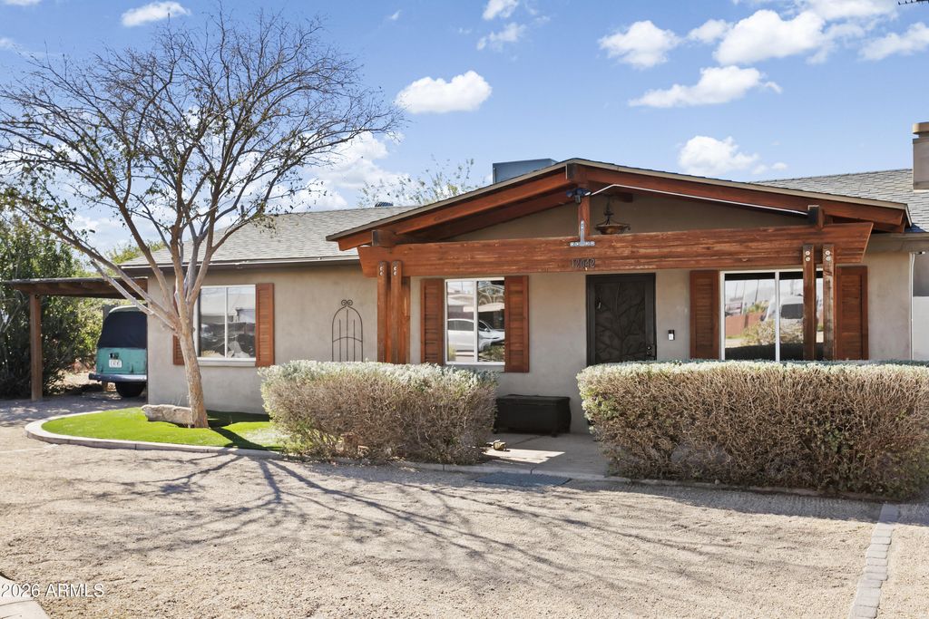 Photo of 12042 N 30th Place, Phoenix, AZ 85028 (MLS # 6975838)