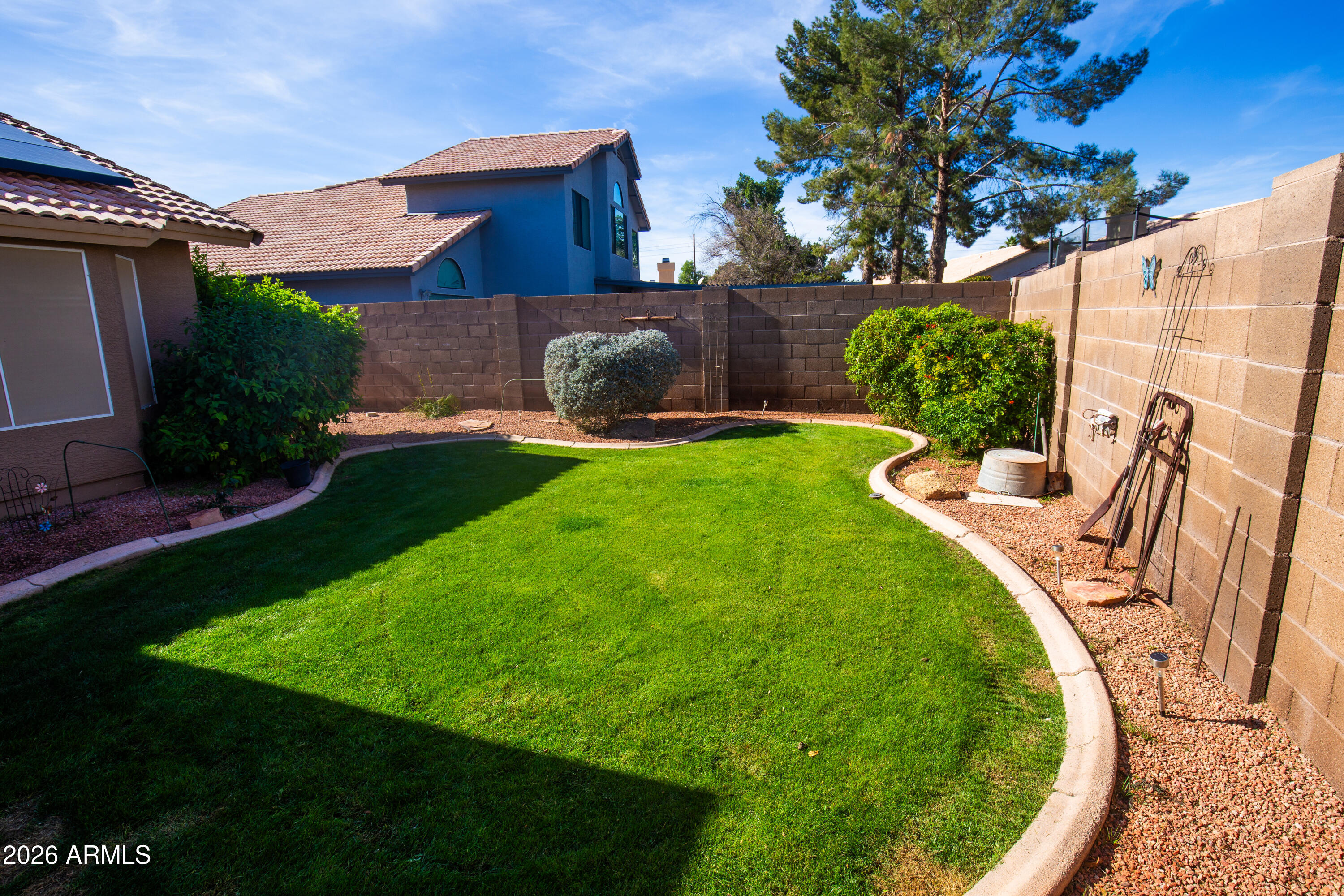 702 W MESQUITE Street