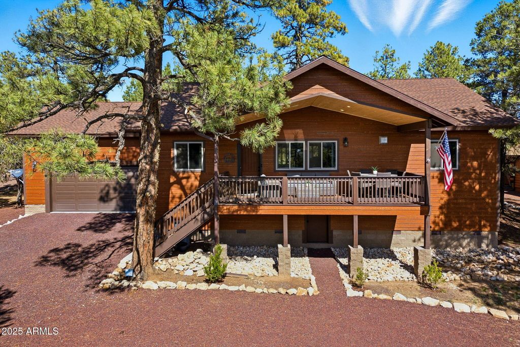 Photo of 2234 Fairway Drive, Overgaard, AZ 85933 (MLS # 6936127)