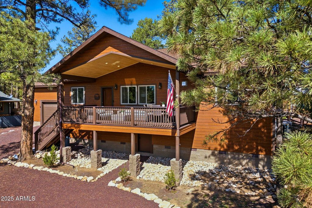 Photo of 2234 Fairway Drive, Overgaard, AZ 85933 (MLS # 6936127)