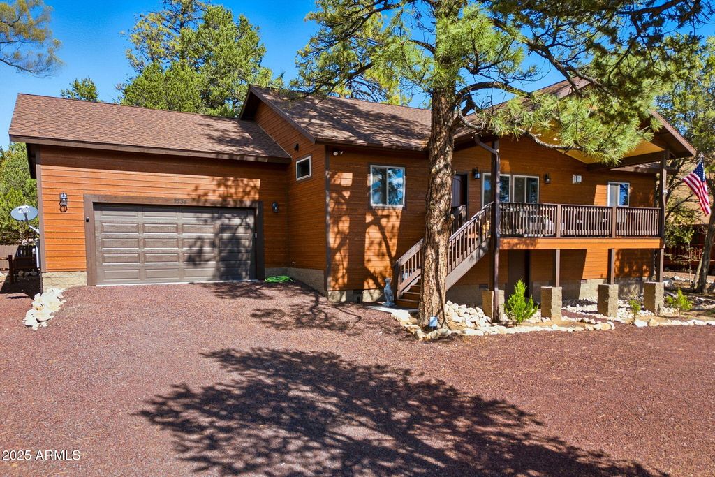Photo of 2234 Fairway Drive, Overgaard, AZ 85933 (MLS # 6936127)