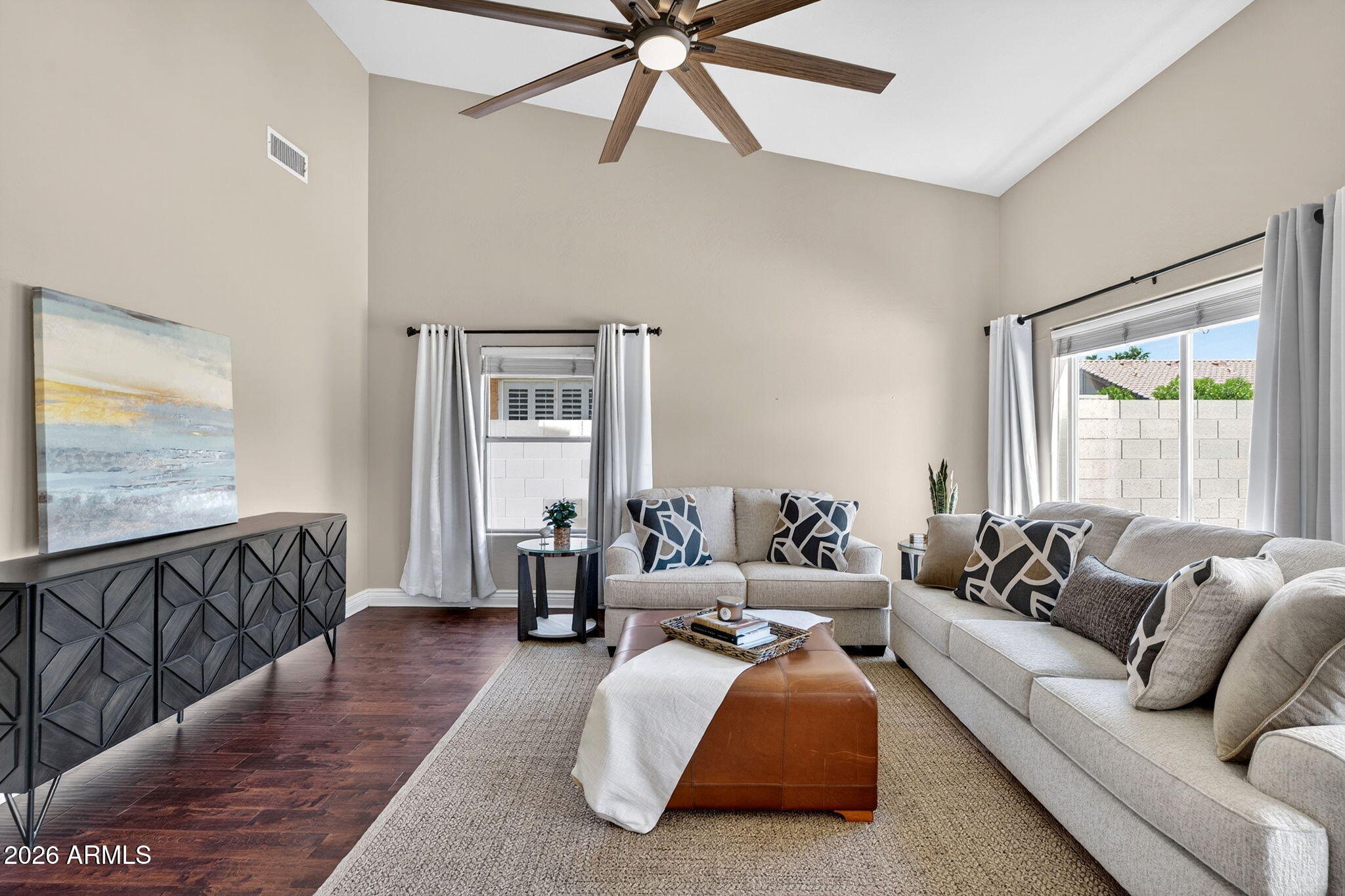 643 W DOUGLAS Avenue