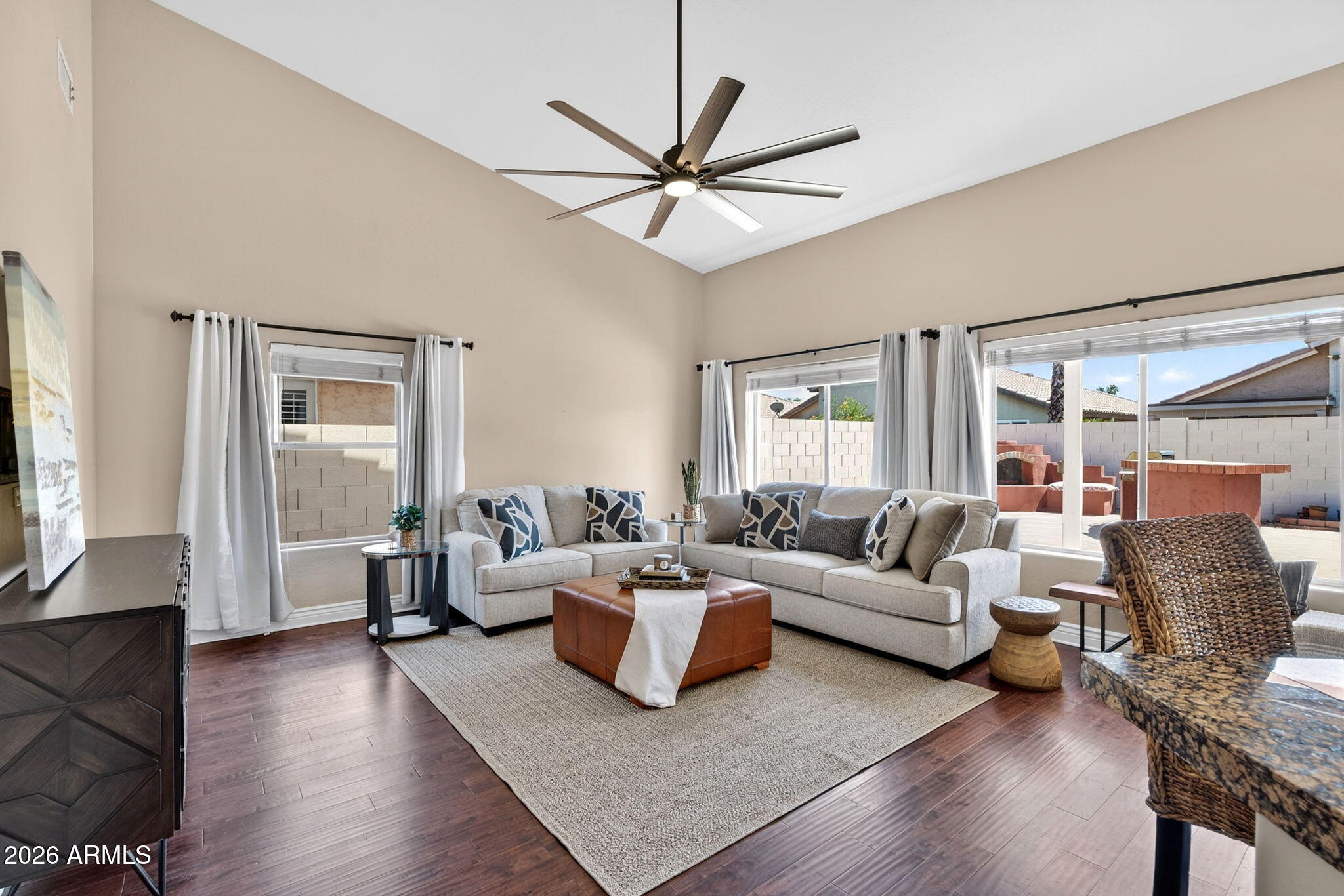 643 W DOUGLAS Avenue