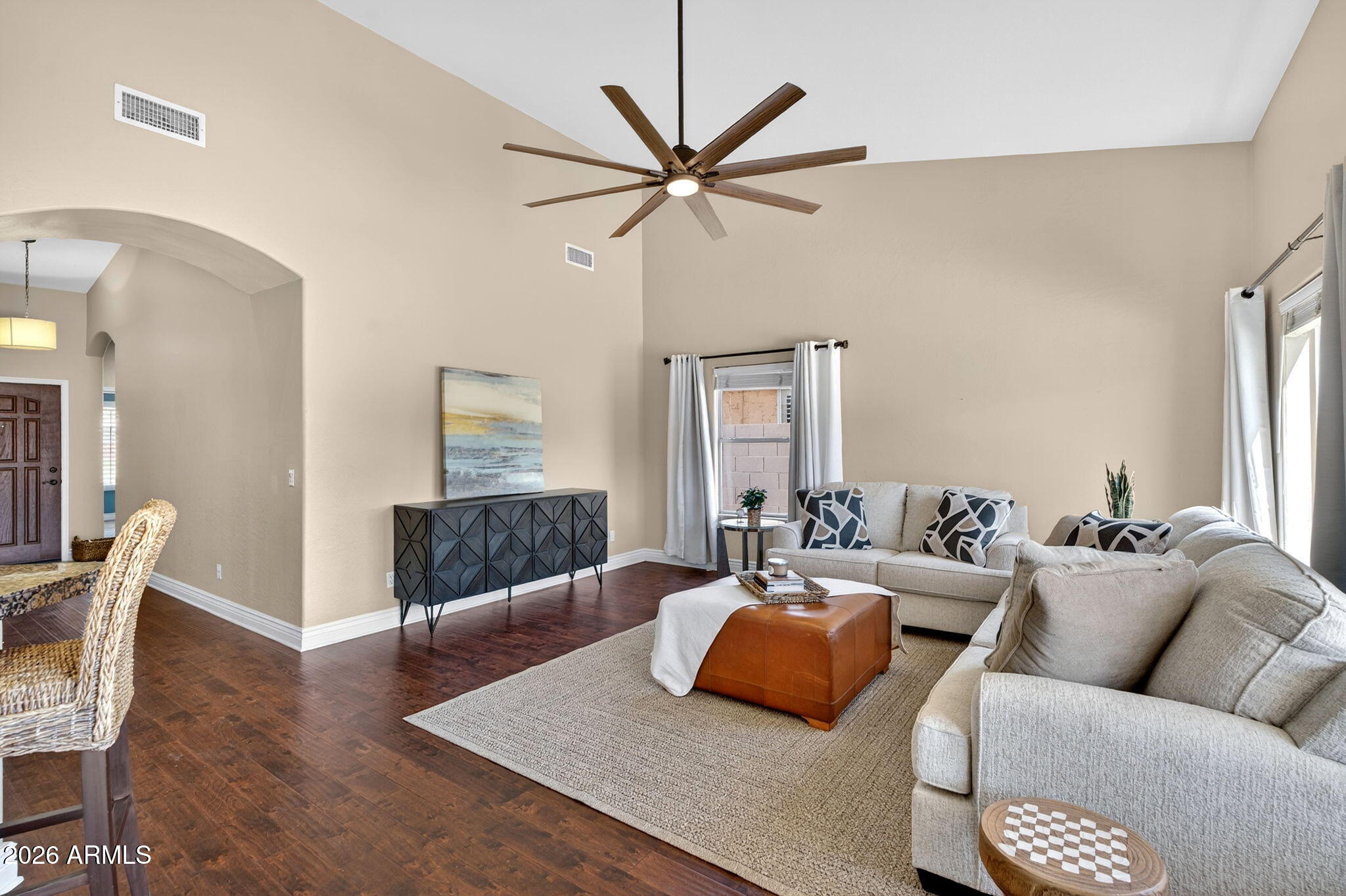 643 W DOUGLAS Avenue