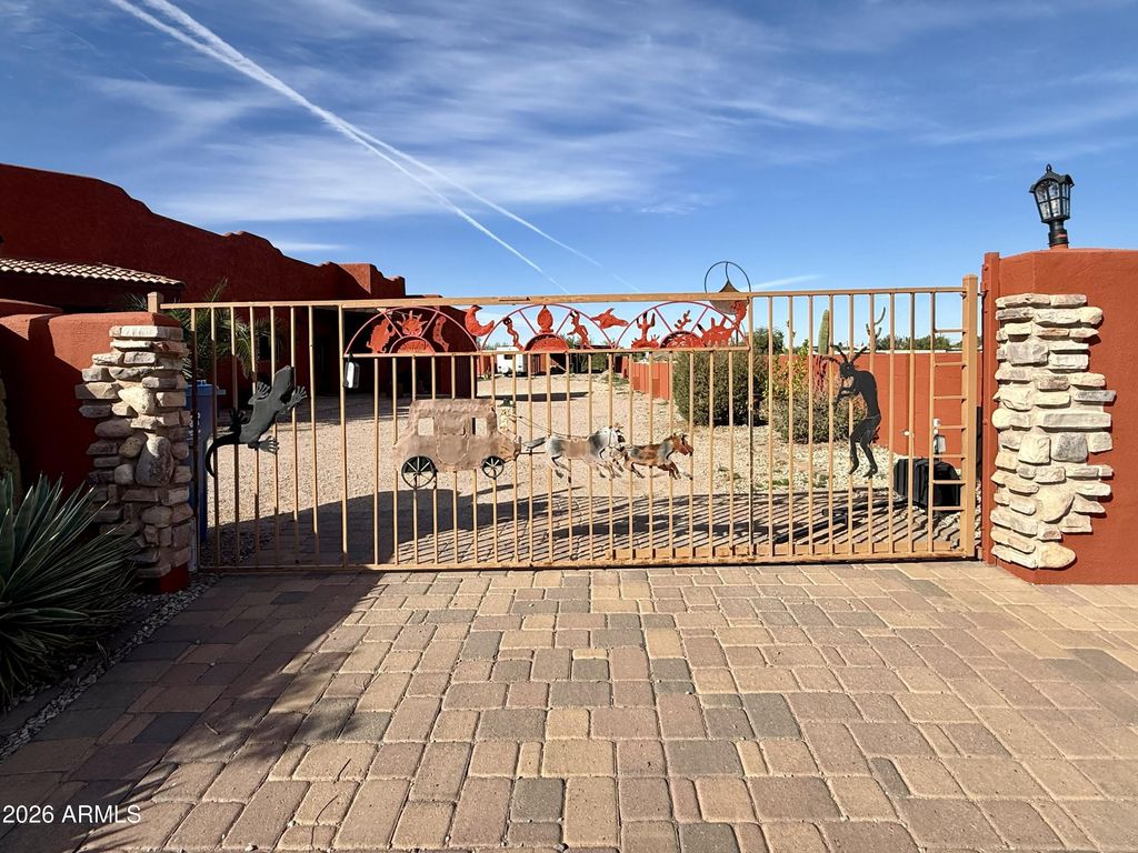Photo of 318 S Goldfield Road, Apache Junction, AZ 85119 (MLS # 6981540)
