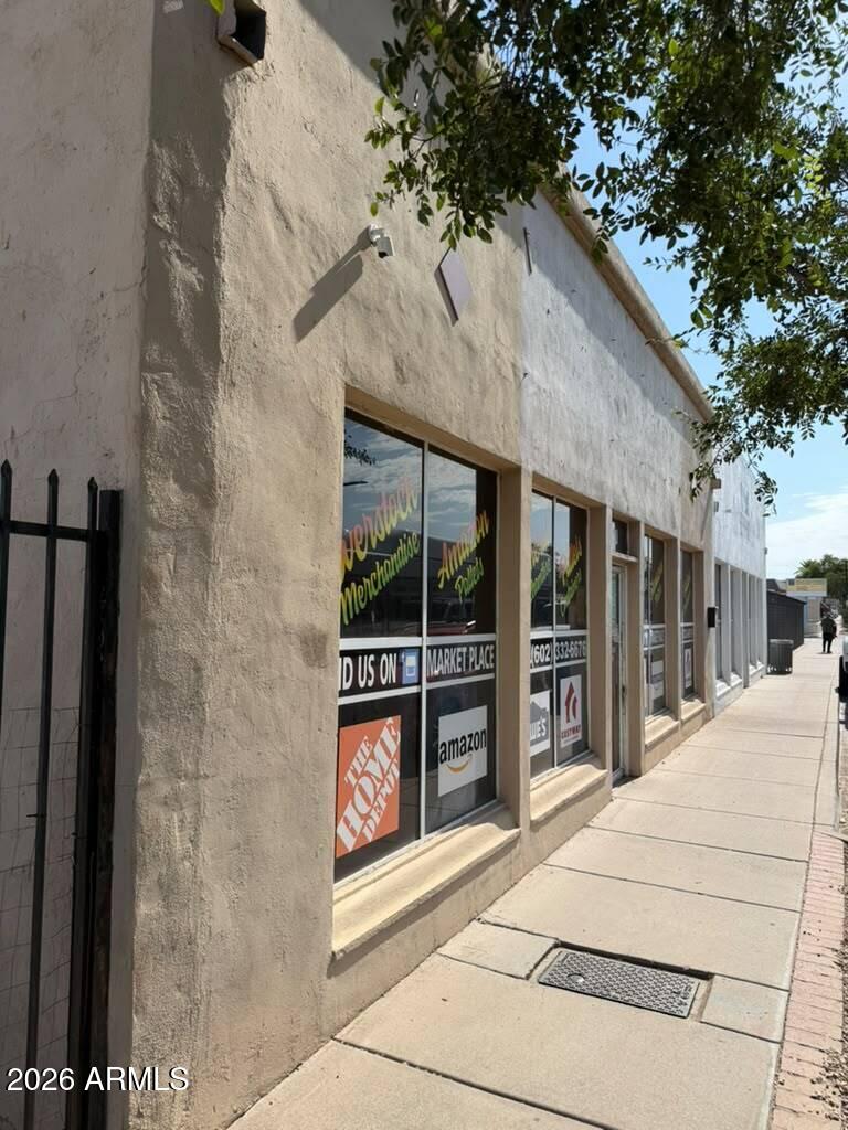6110 W GLENDALE Avenue