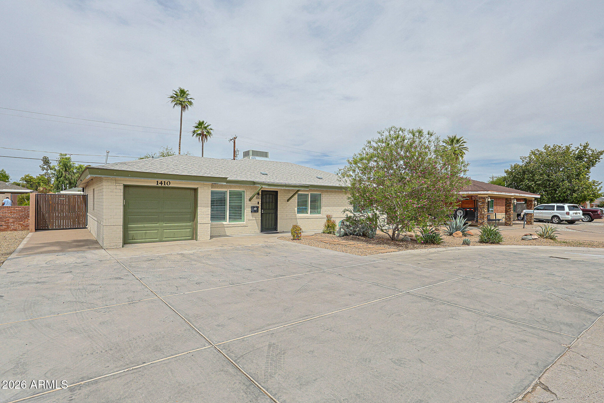 1410 W MISSOURI Avenue