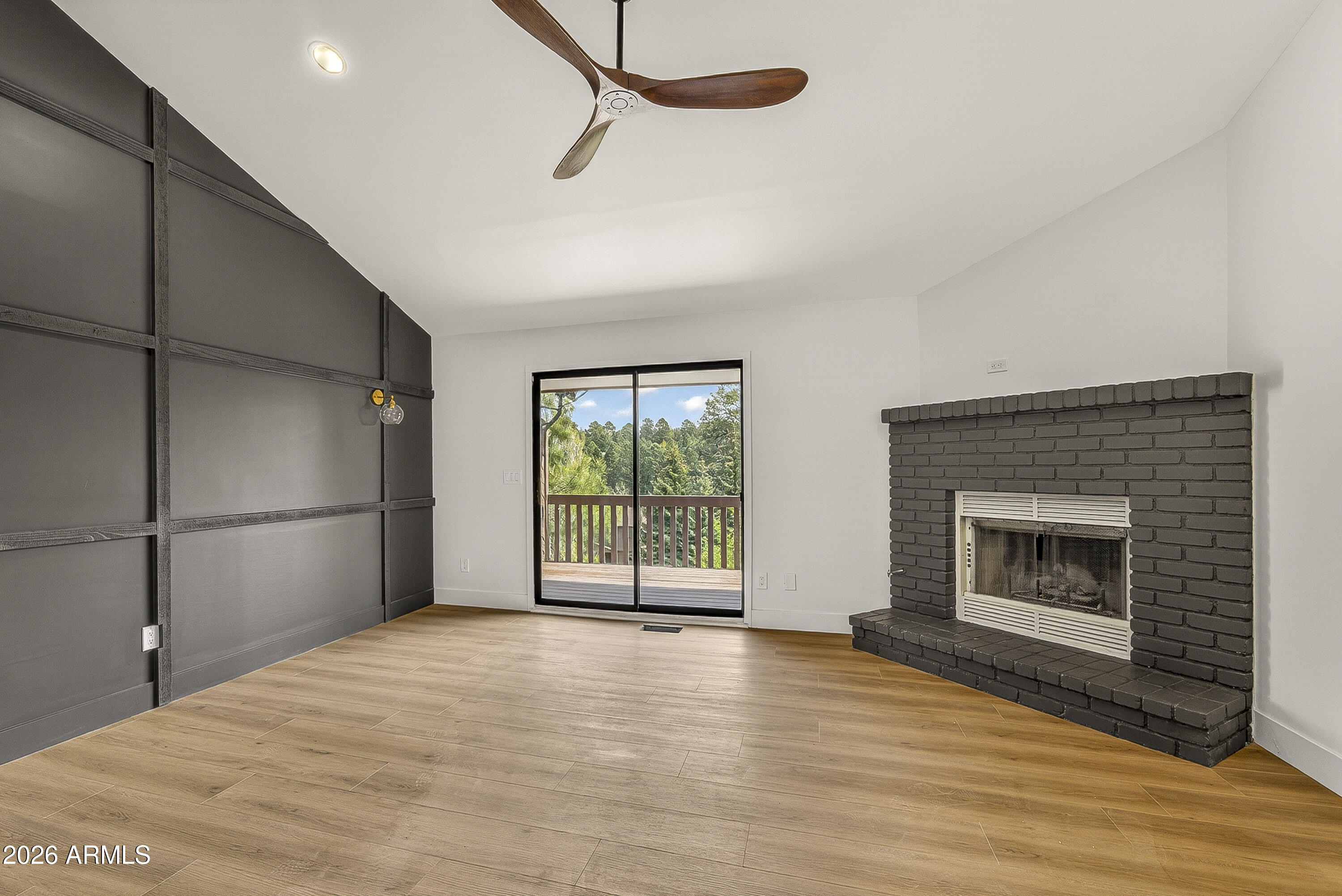 2404 N WHISPERING PINES Way