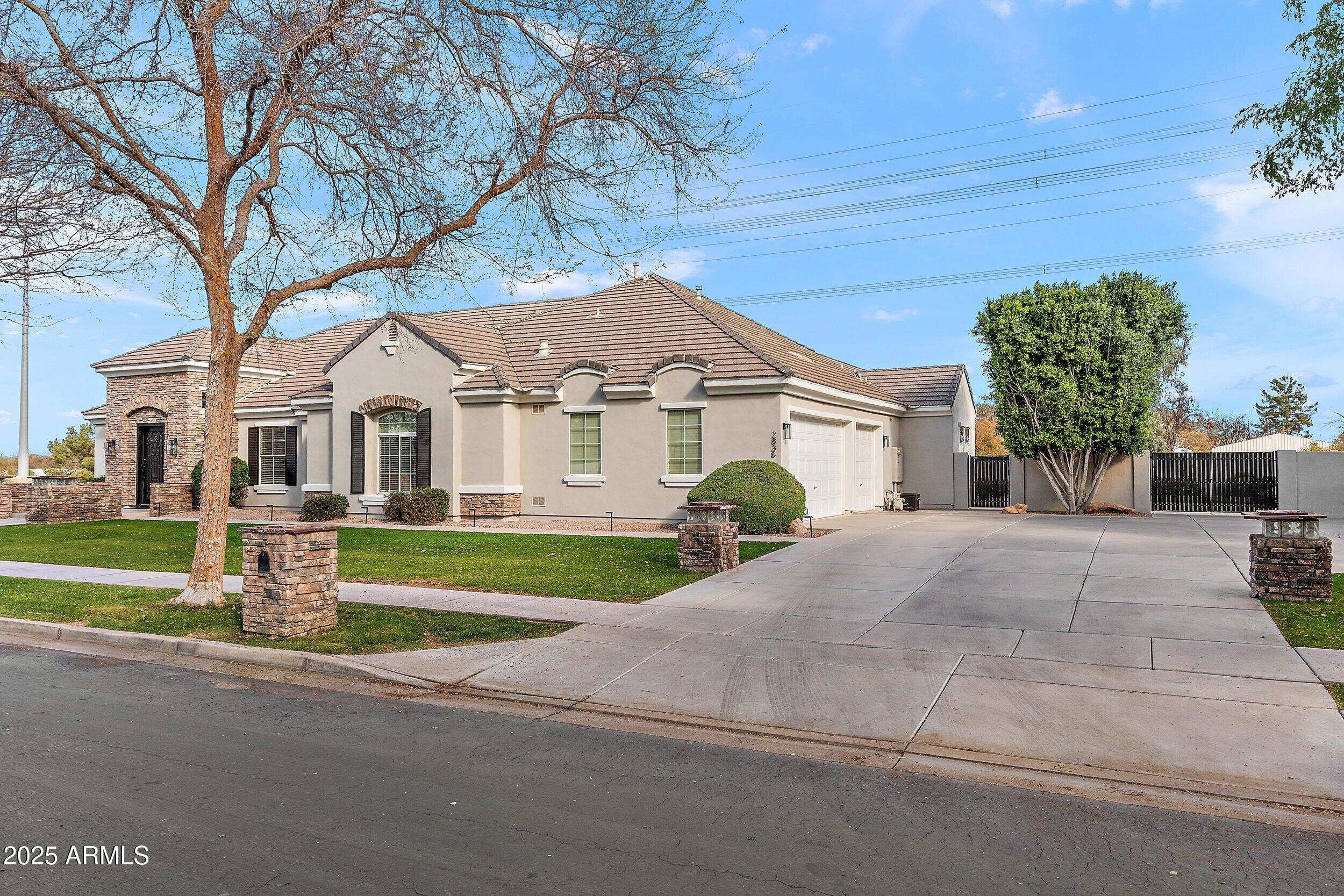 2838 E VAUGHN Court