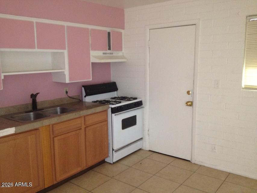 2633 W BELMONT Avenue 4