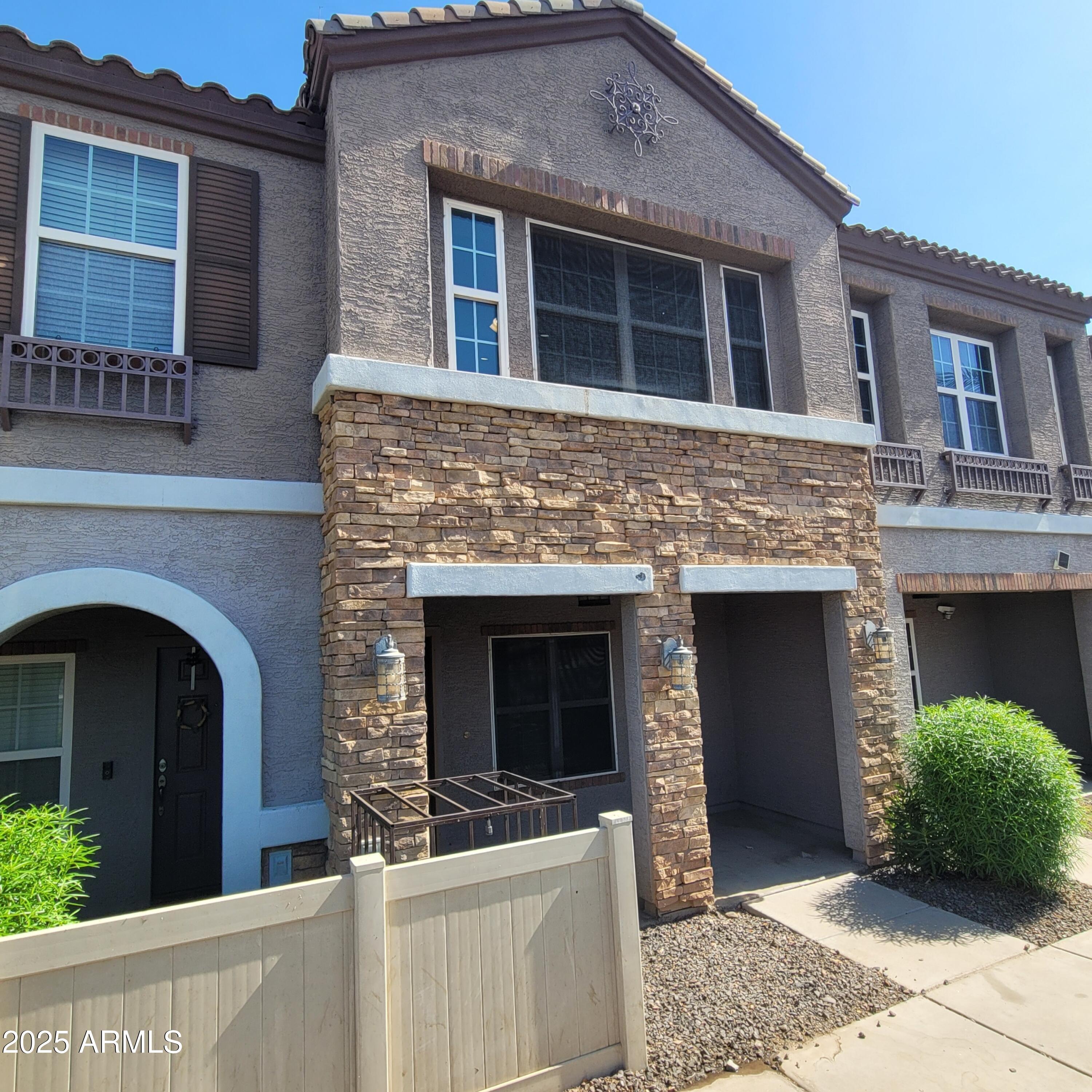 2323 E HUNTINGTON Drive