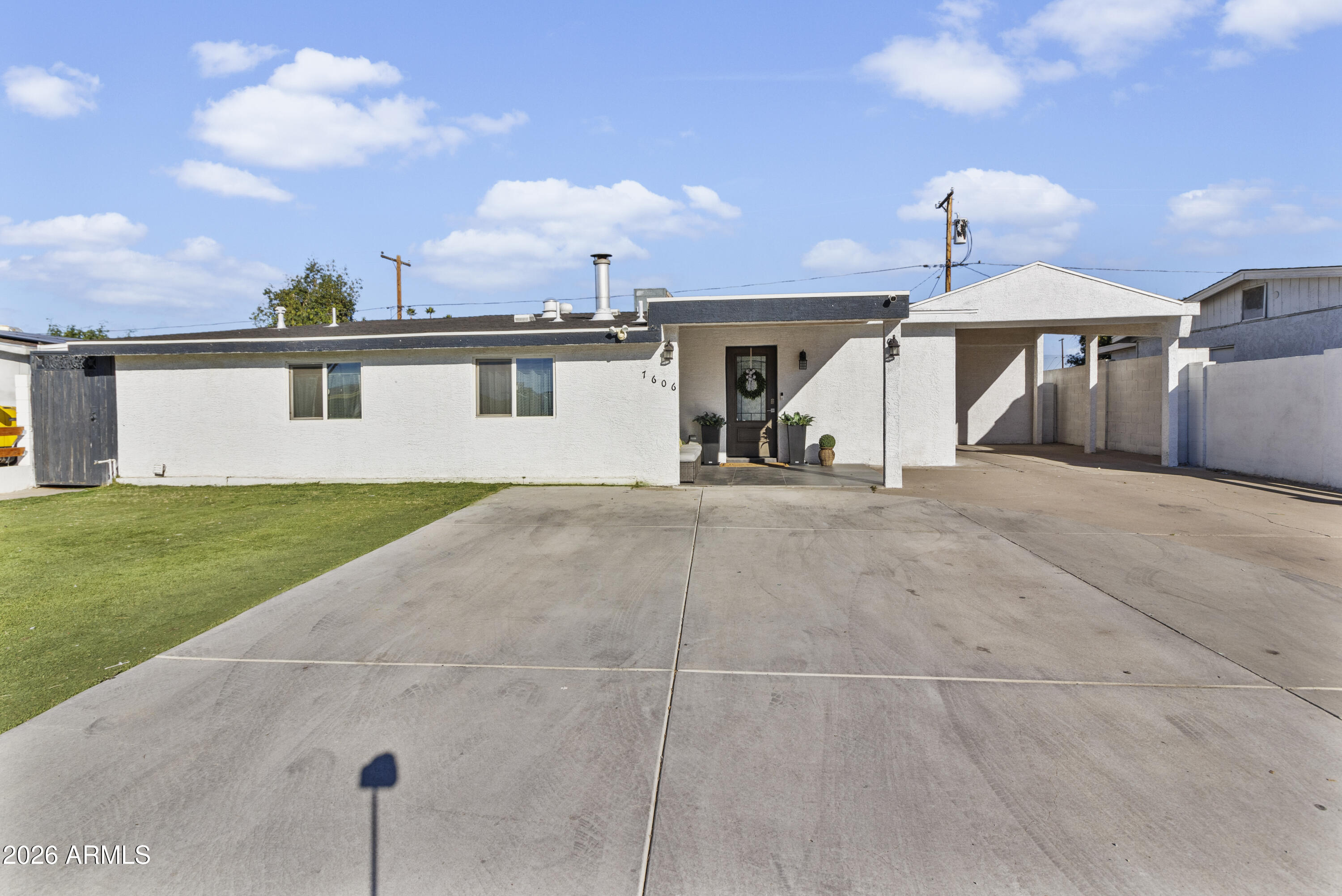 7606 W WELDON Avenue