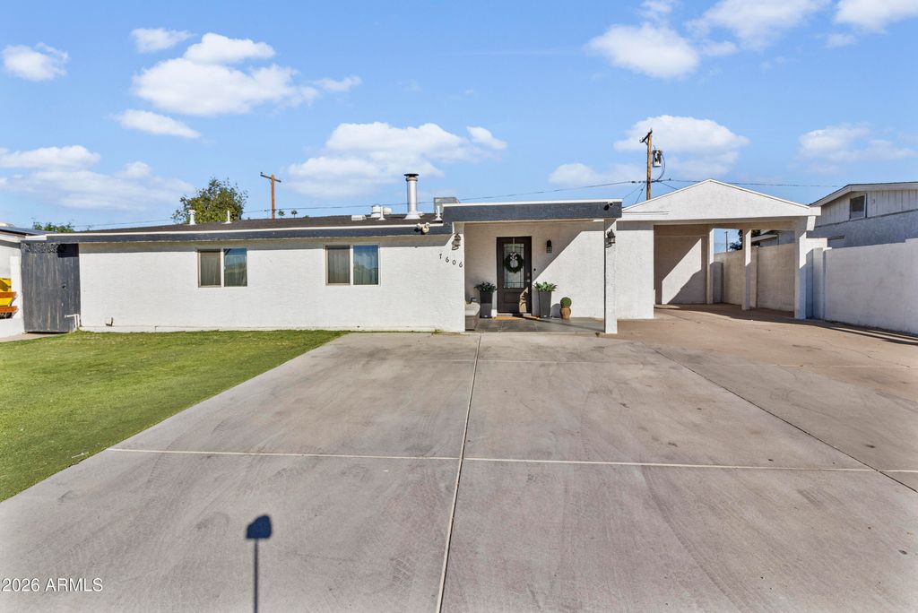 Photo of 7606 W Weldon Avenue, Phoenix, AZ 85033 (MLS # 6974649)