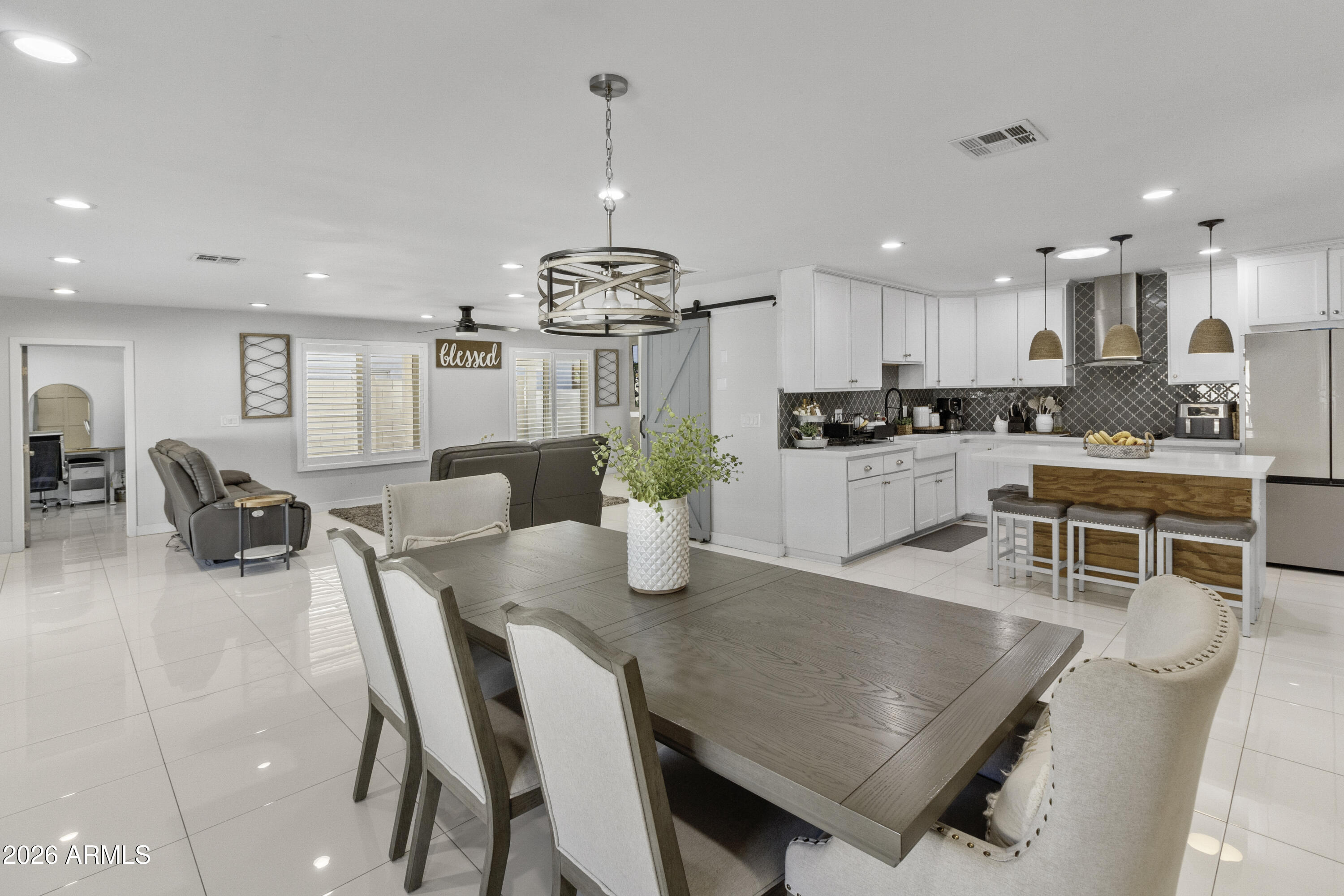 7606 W WELDON Avenue