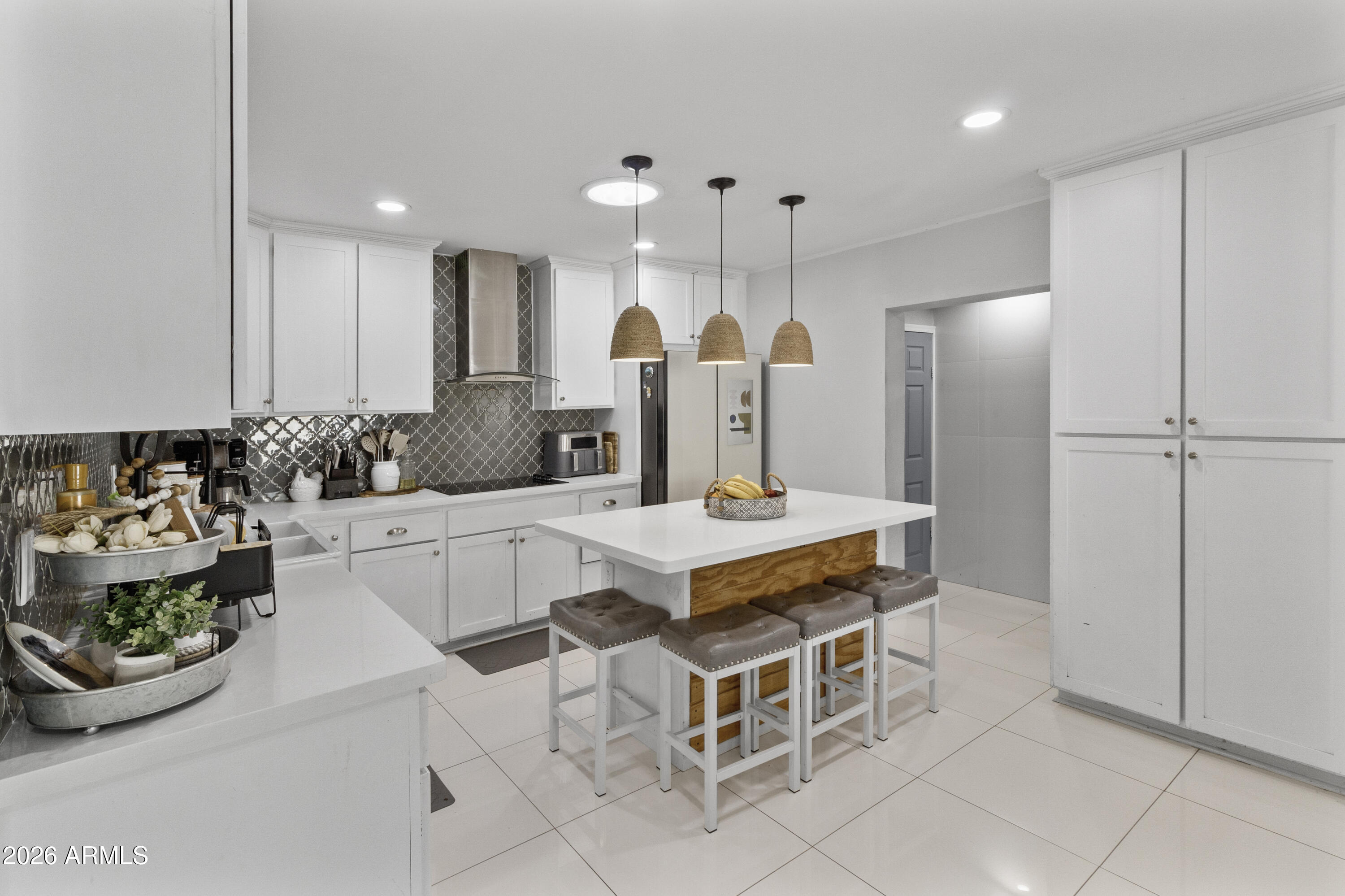 7606 W WELDON Avenue