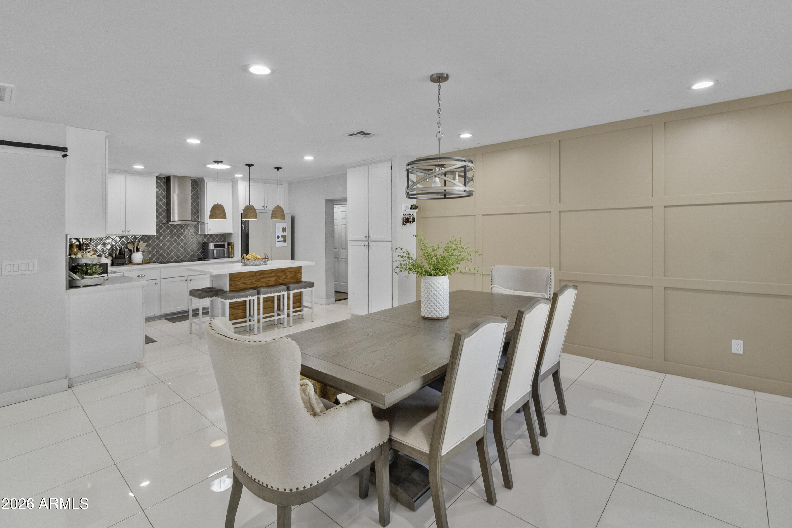 7606 W WELDON Avenue