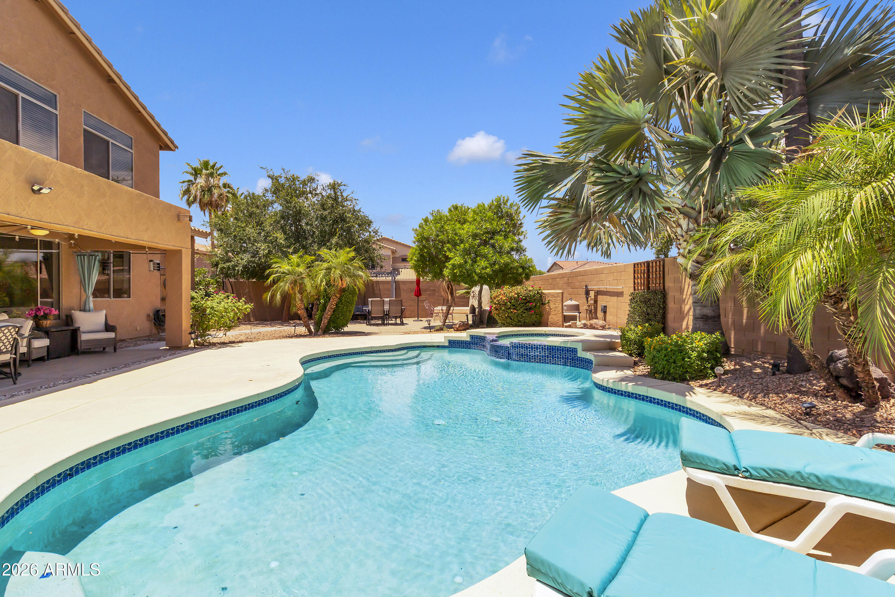 382 W INDIGO Drive