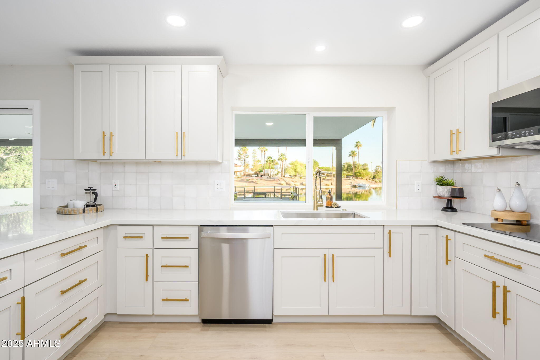 2552 S PLAYA --