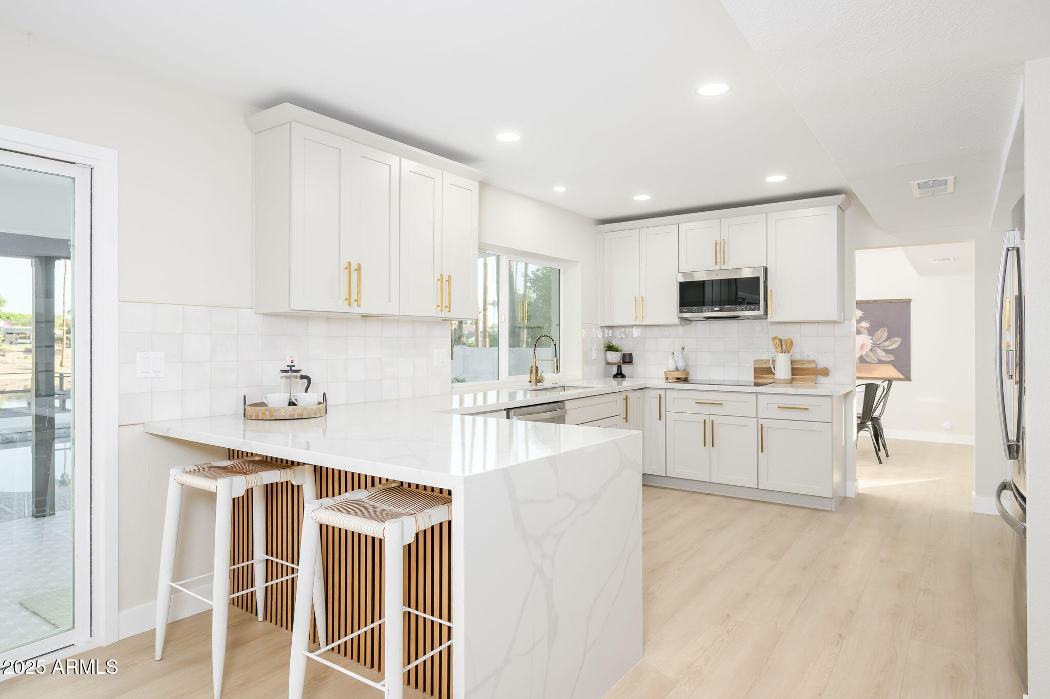 2552 S PLAYA --