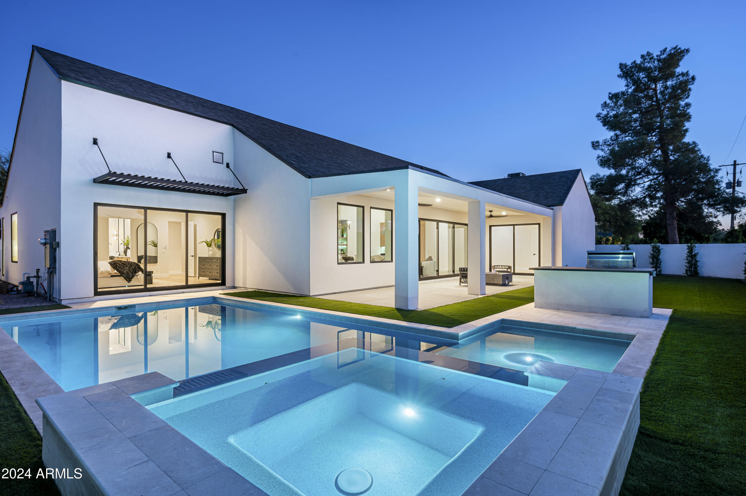 COUNTRY CLUB PLAZA - Residential