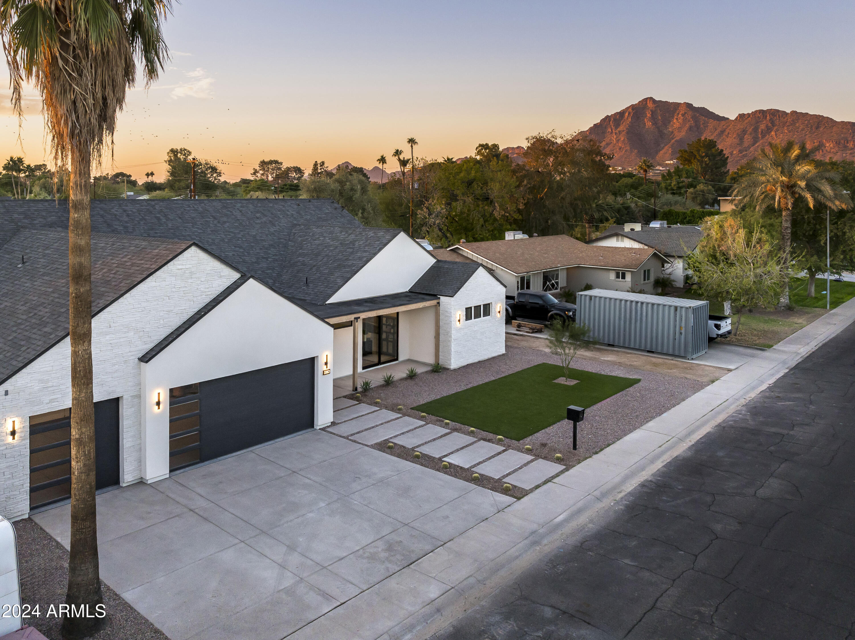 COUNTRY CLUB PLAZA - Residential