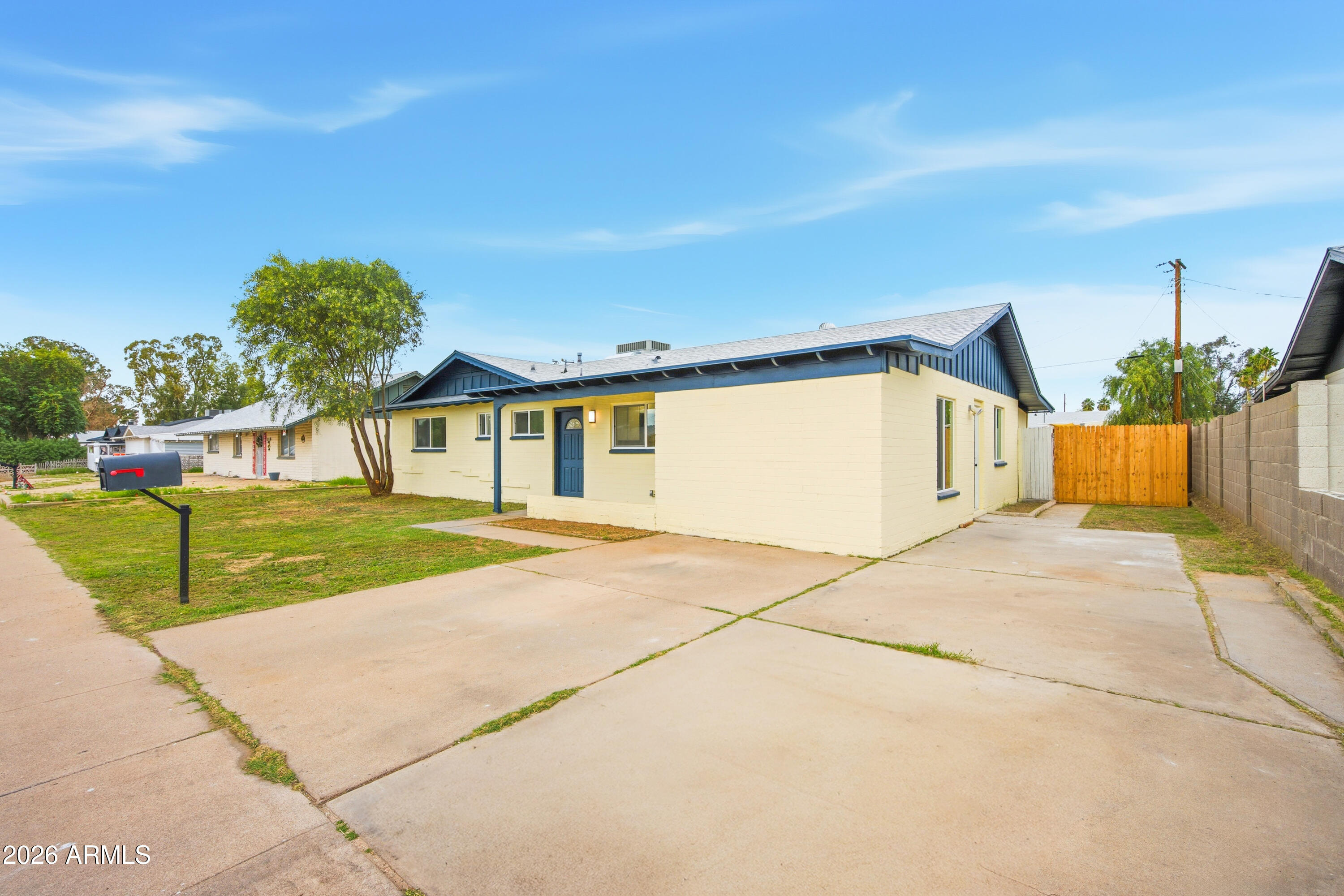 7136 E BRAMBLE Avenue