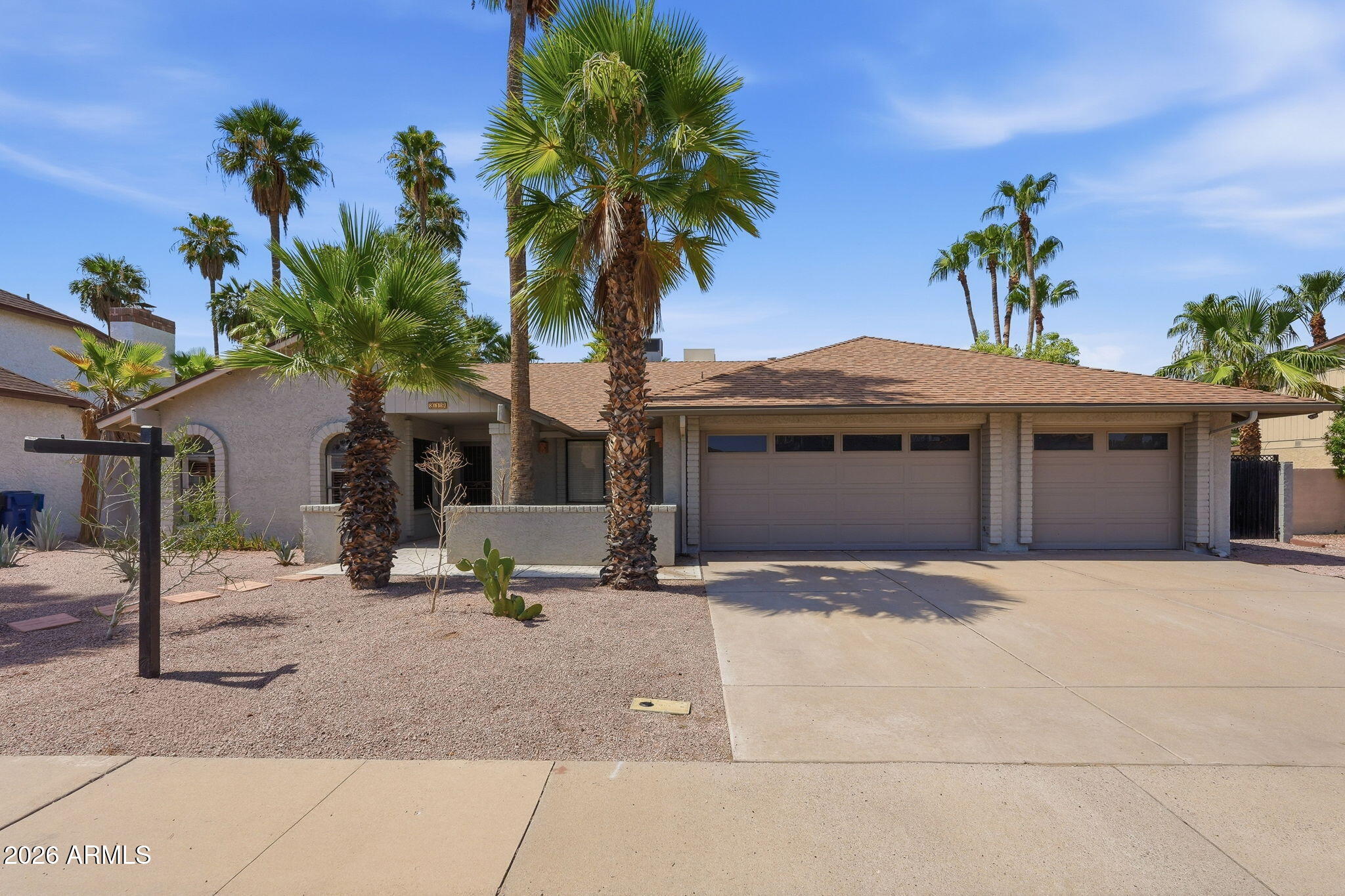 319 E HACKAMORE Street