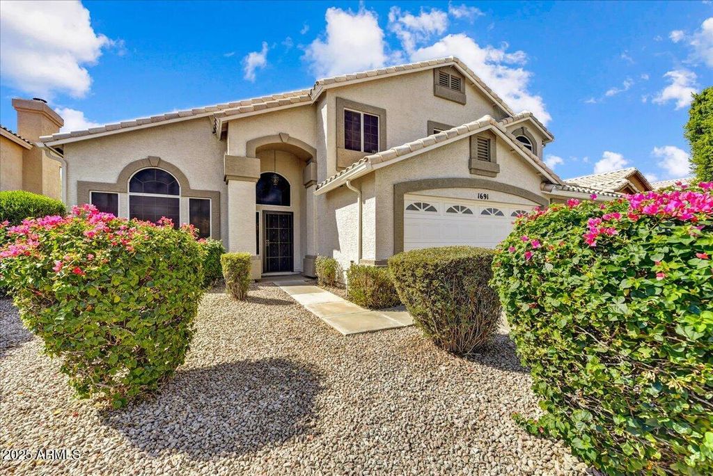 Photo of 1691 W Commerce Avenue, Gilbert, AZ 85233 (MLS # 6909543)