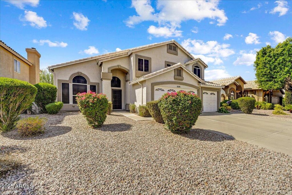 Photo of 1691 W Commerce Avenue, Gilbert, AZ 85233 (MLS # 6909543)
