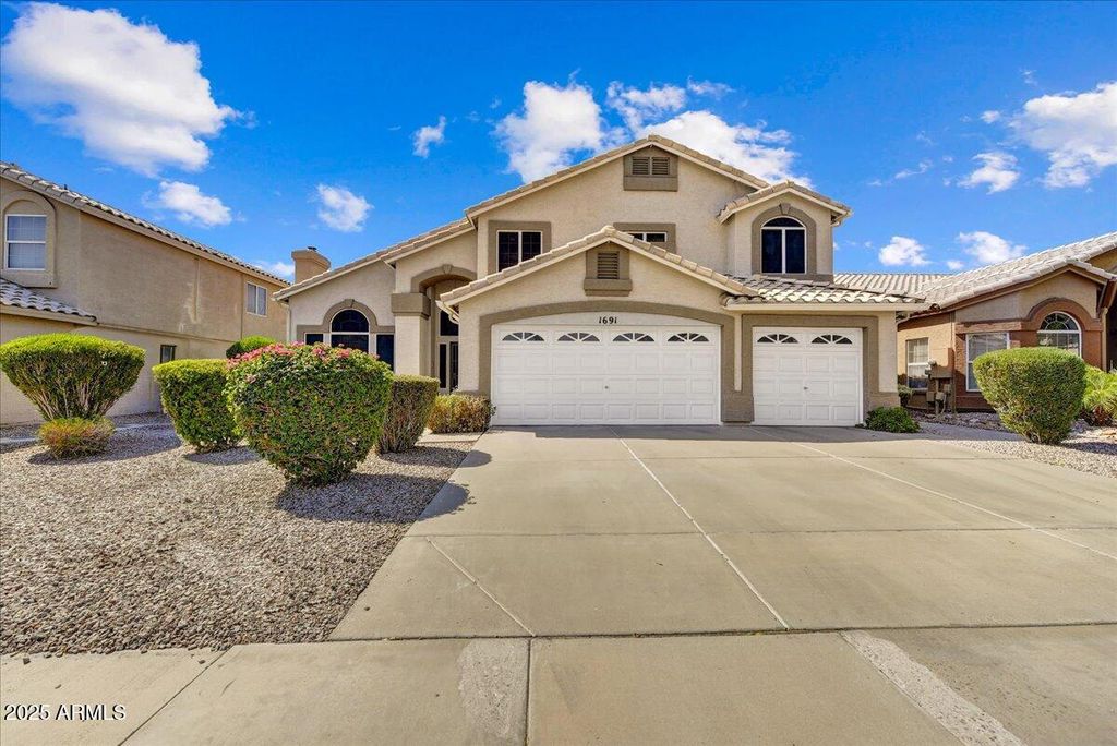 Photo of 1691 W Commerce Avenue, Gilbert, AZ 85233 (MLS # 6909543)