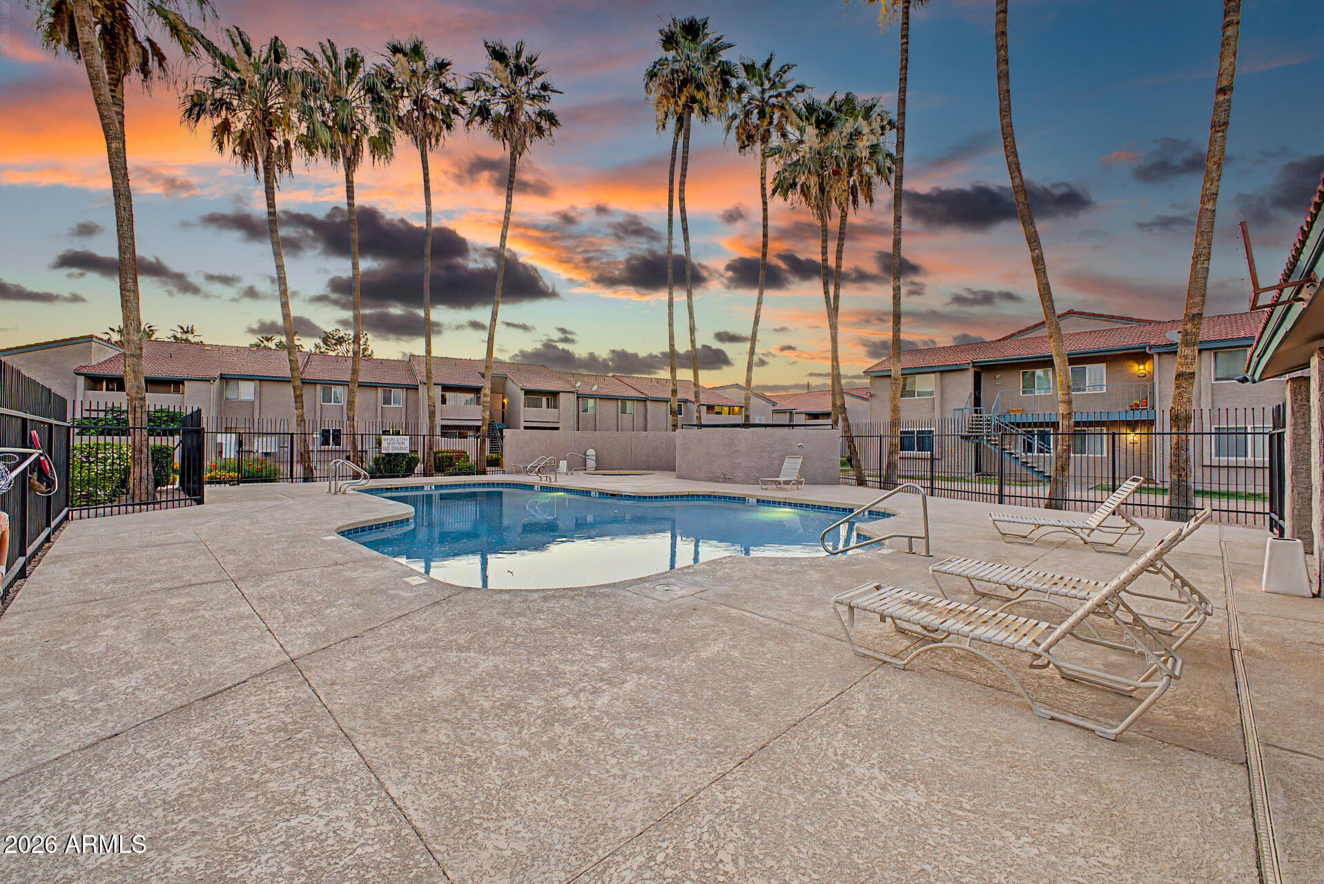 WOODGLEN SQUARE CONDOMINIUMS TRACT F - Residential