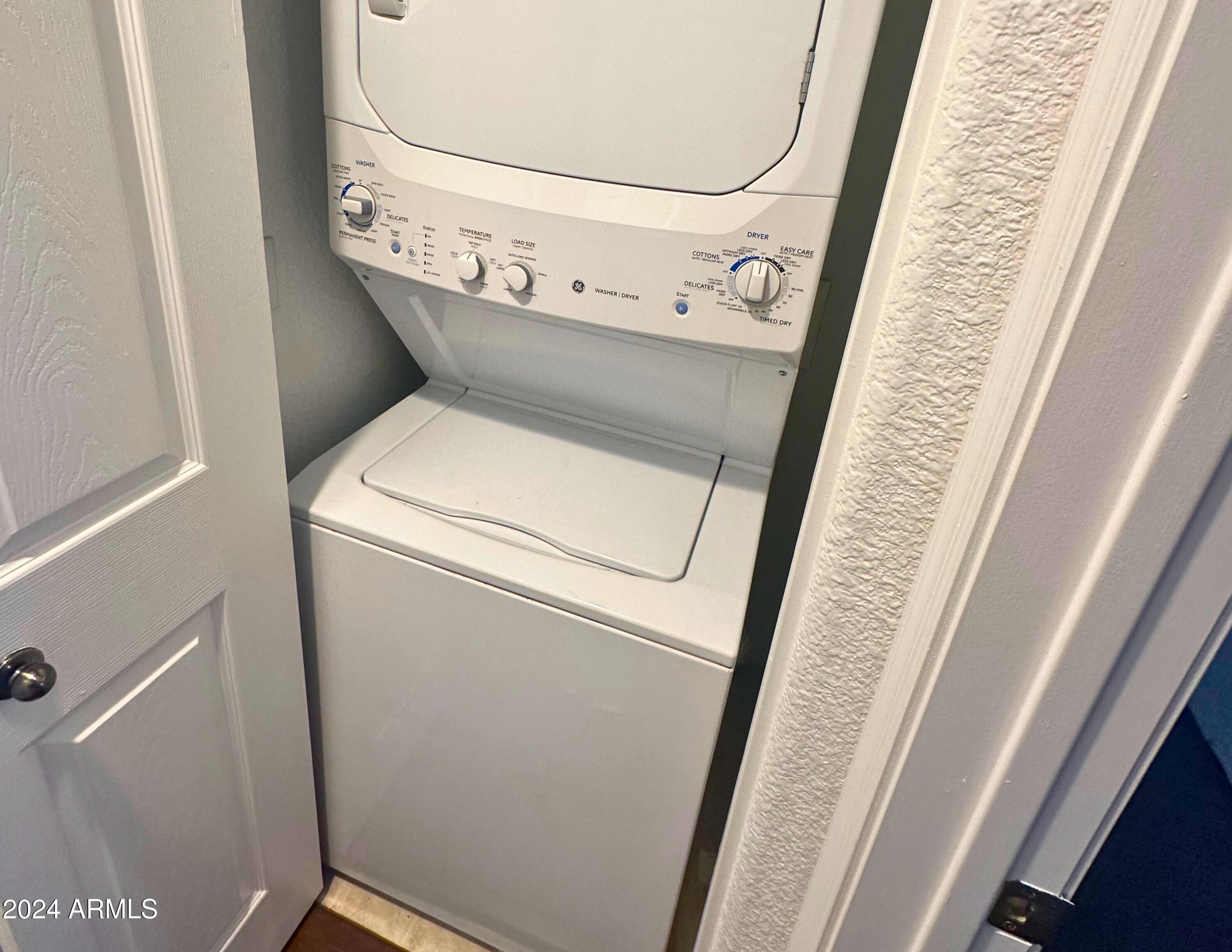 Phoenix, Arizona 85032, United States, 2 Bedrooms Bedrooms, ,2 BathroomsBathrooms,Residential,Pending,29610