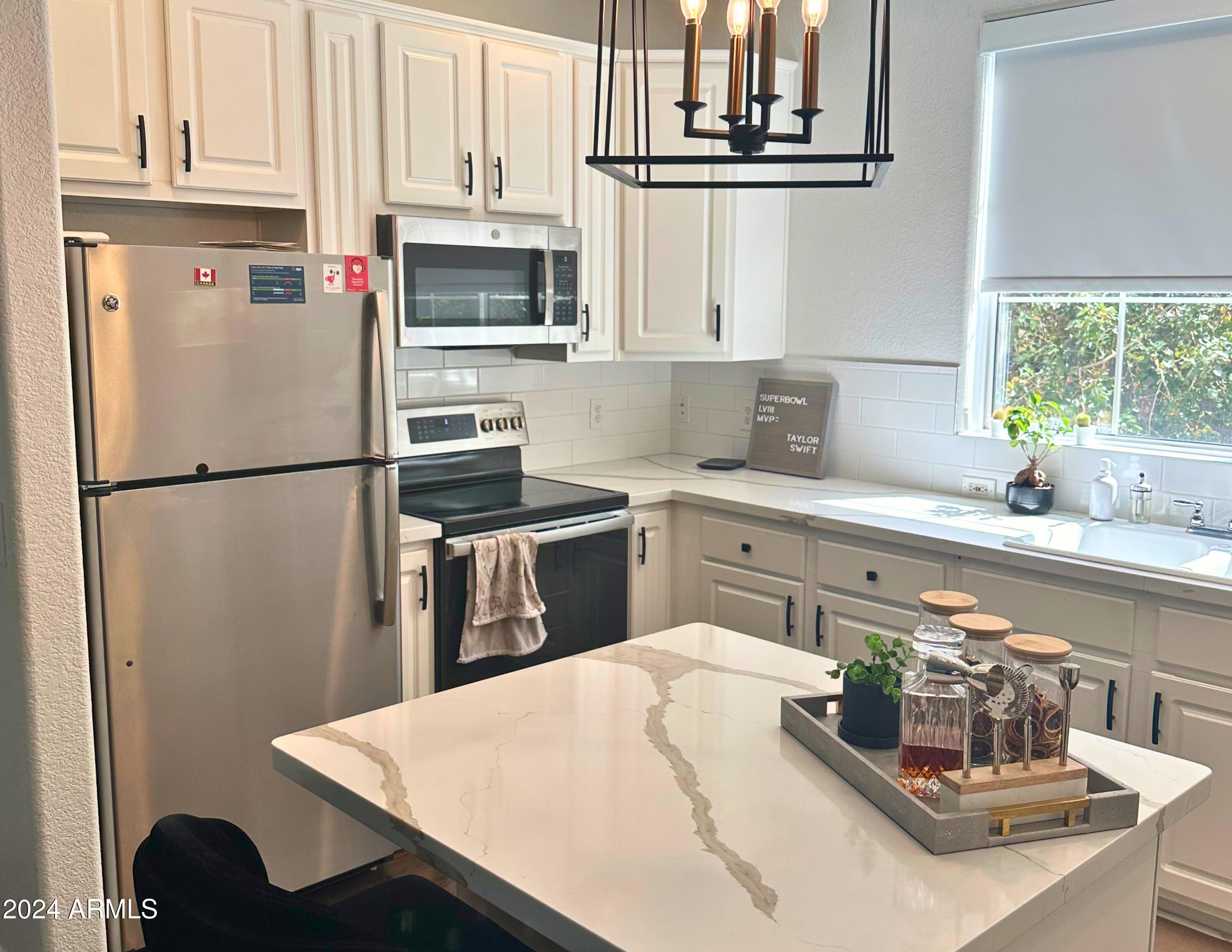 Phoenix, Arizona 85032, United States, 2 Bedrooms Bedrooms, ,2 BathroomsBathrooms,Residential,Pending,29610