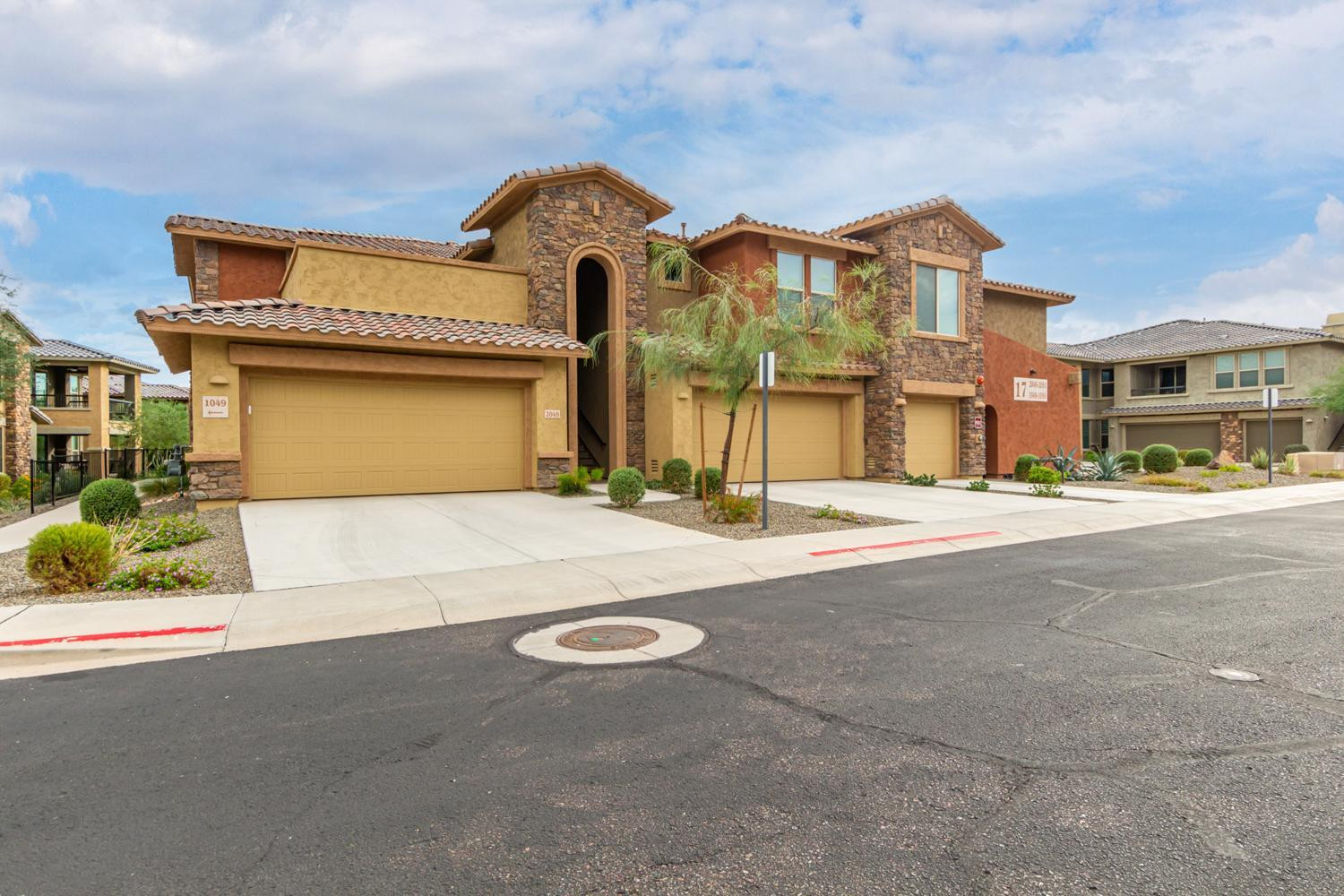 2425 W BRONCO BUTTE Trail 1049