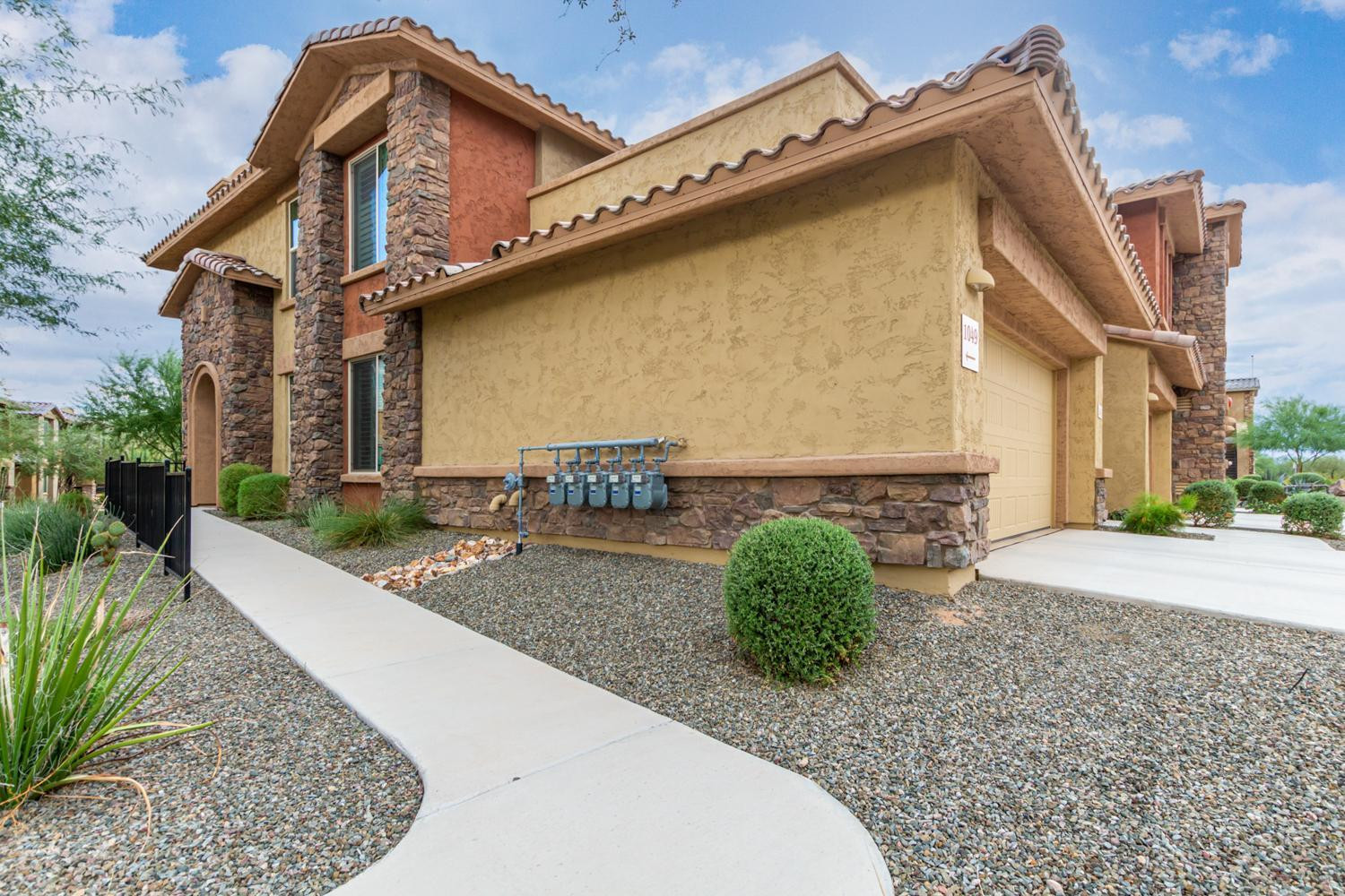 2425 W BRONCO BUTTE Trail 1049