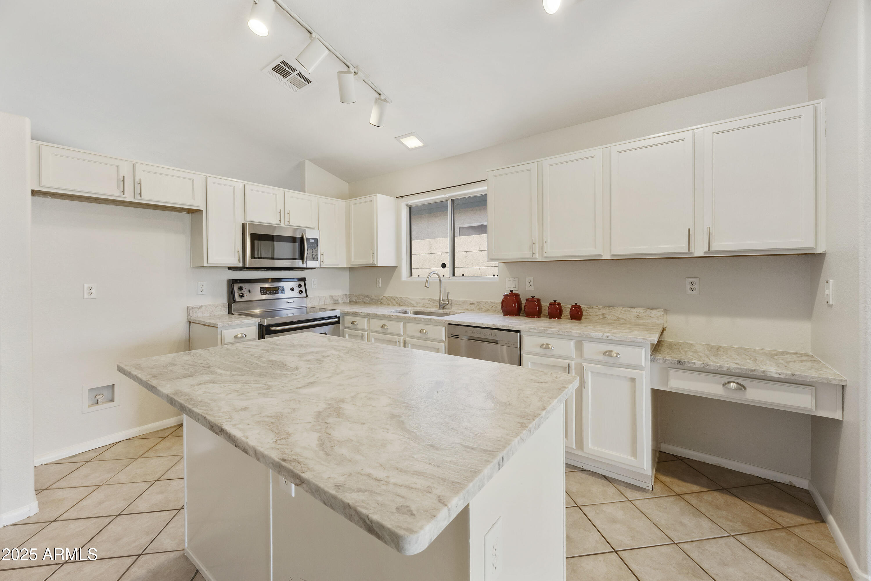 Phoenix, Arizona 85027, United States, 3 Bedrooms Bedrooms, ,2 BathroomsBathrooms,Residential,Active,151174