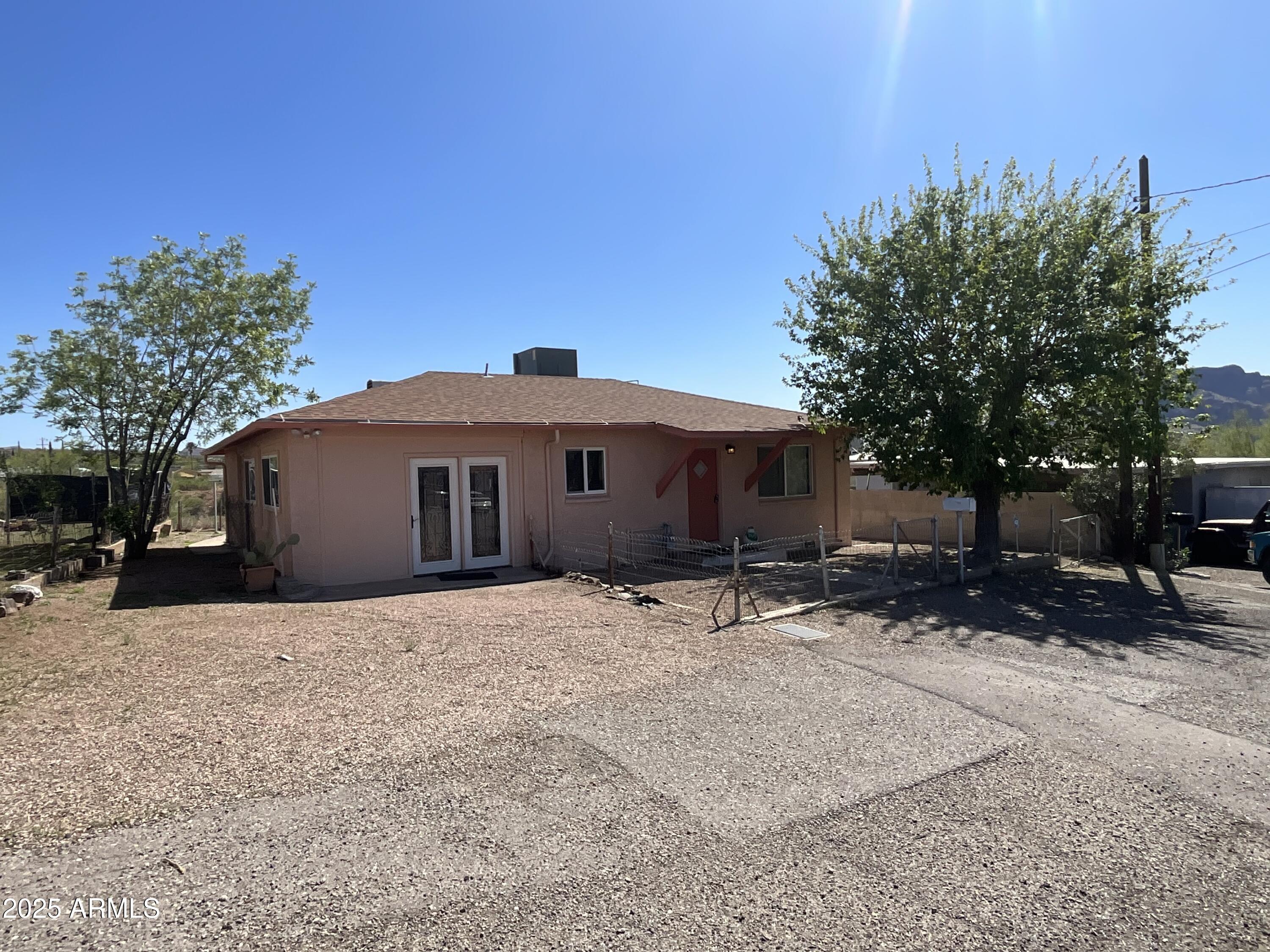 845 W SPRAY Street