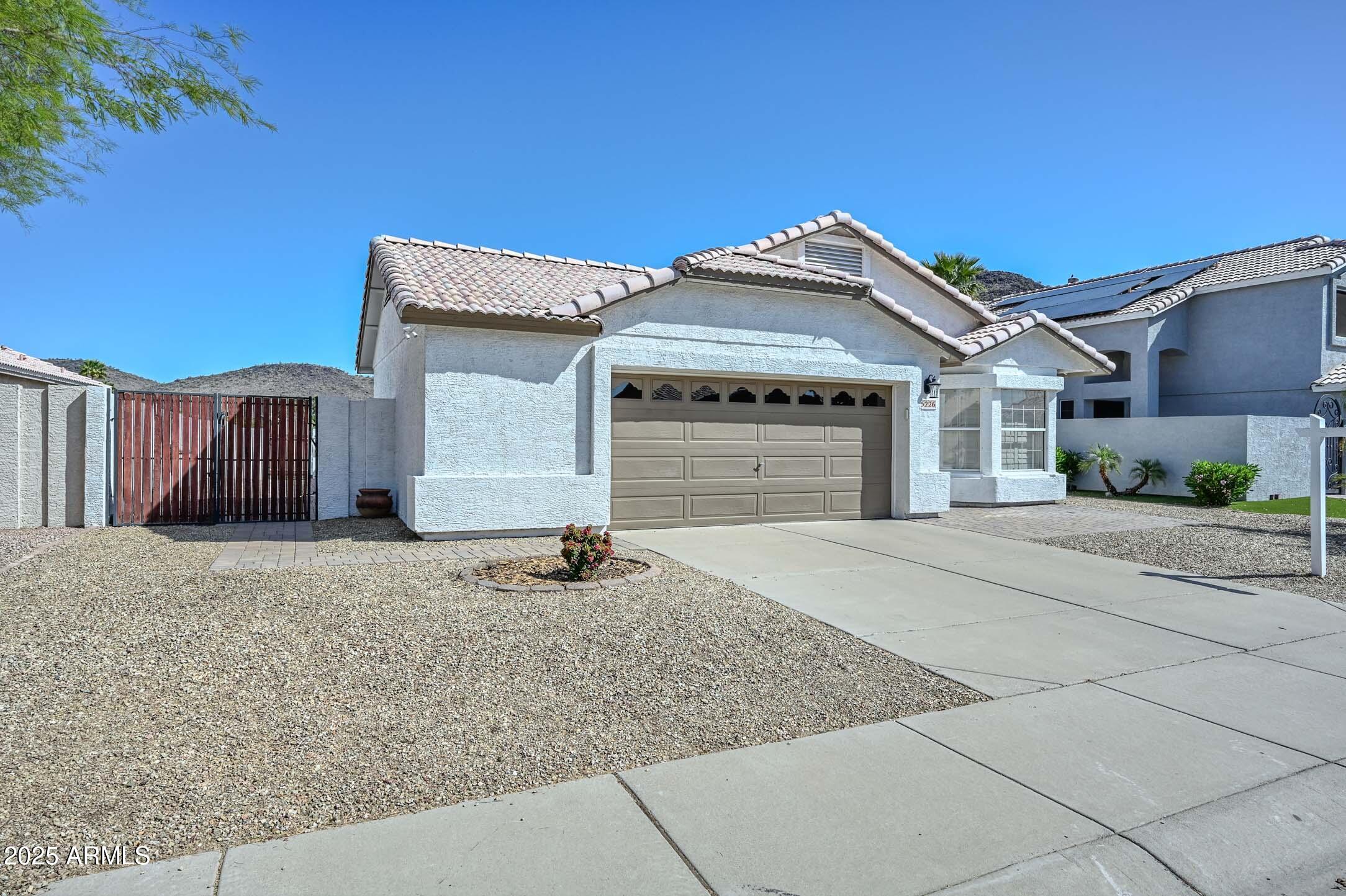 5226 W Pontiac Drive