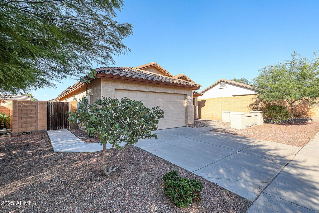 Photo of 25138 W Fremont Drive, Buckeye, AZ 85326 (MLS # 6925261)